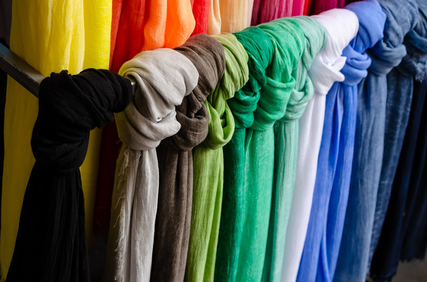 Cara Menyimpan Hijab Agar Tak Kusut