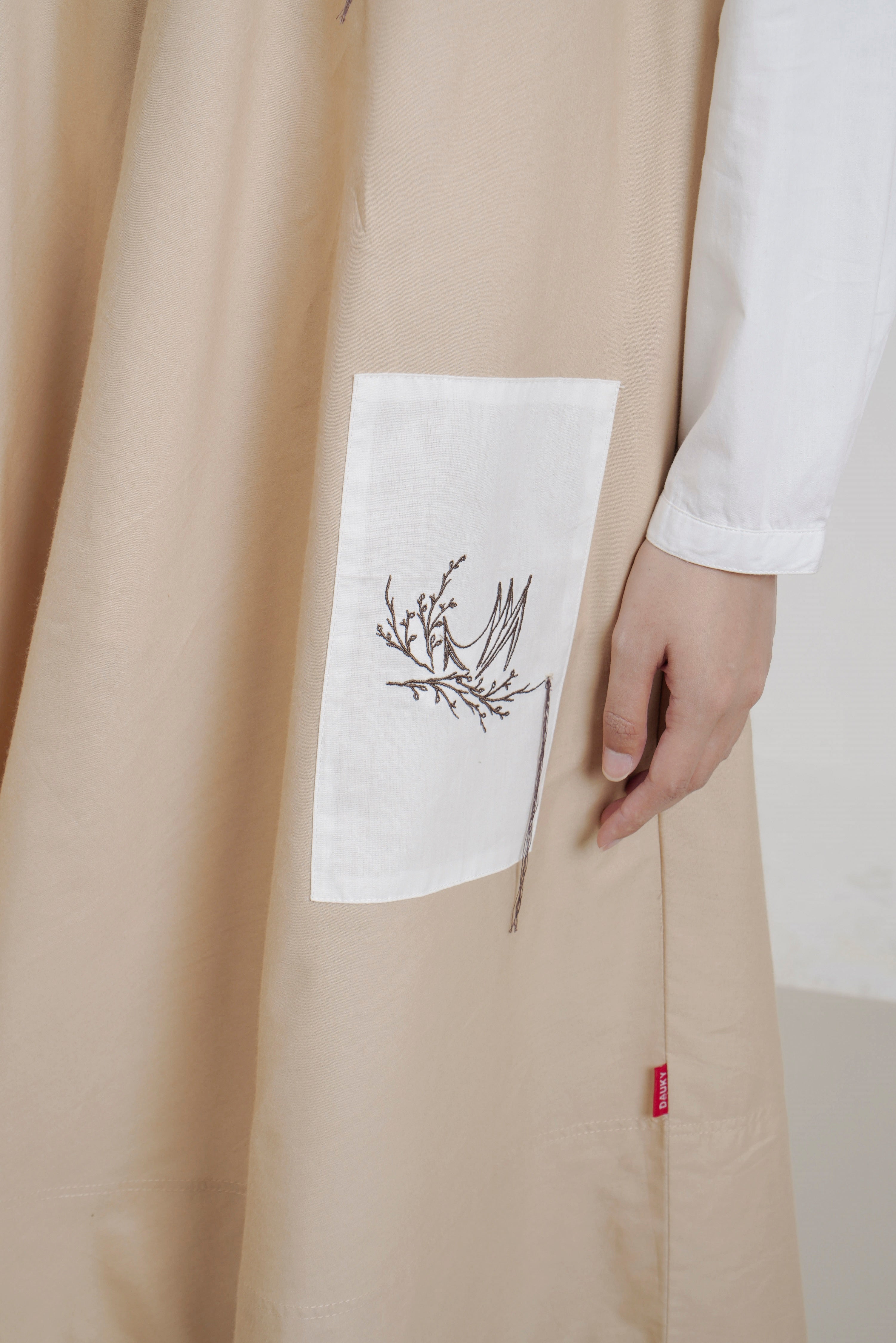 M Dress Embro Patch Wanderer