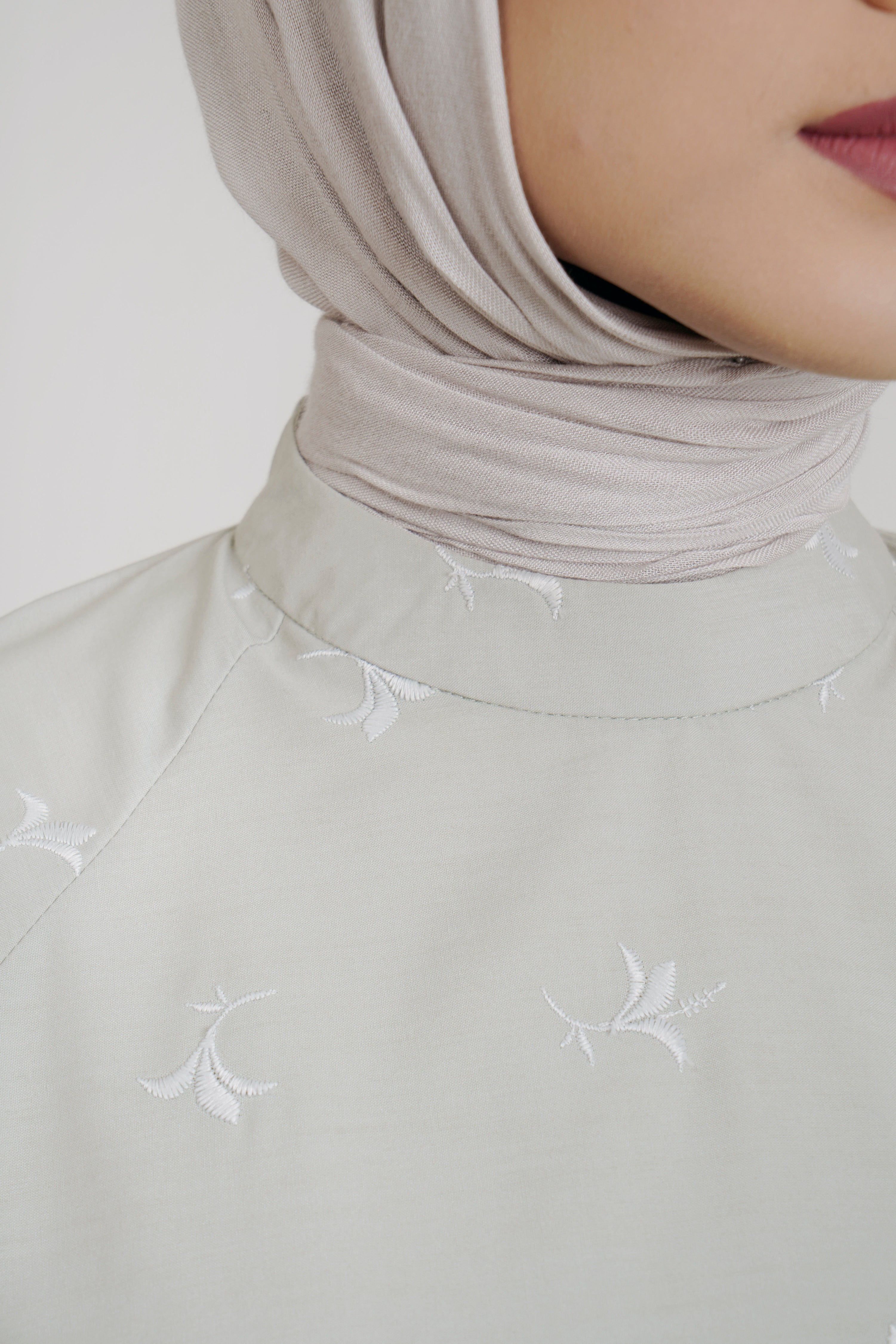 M Tunic Curved Bloom Embro