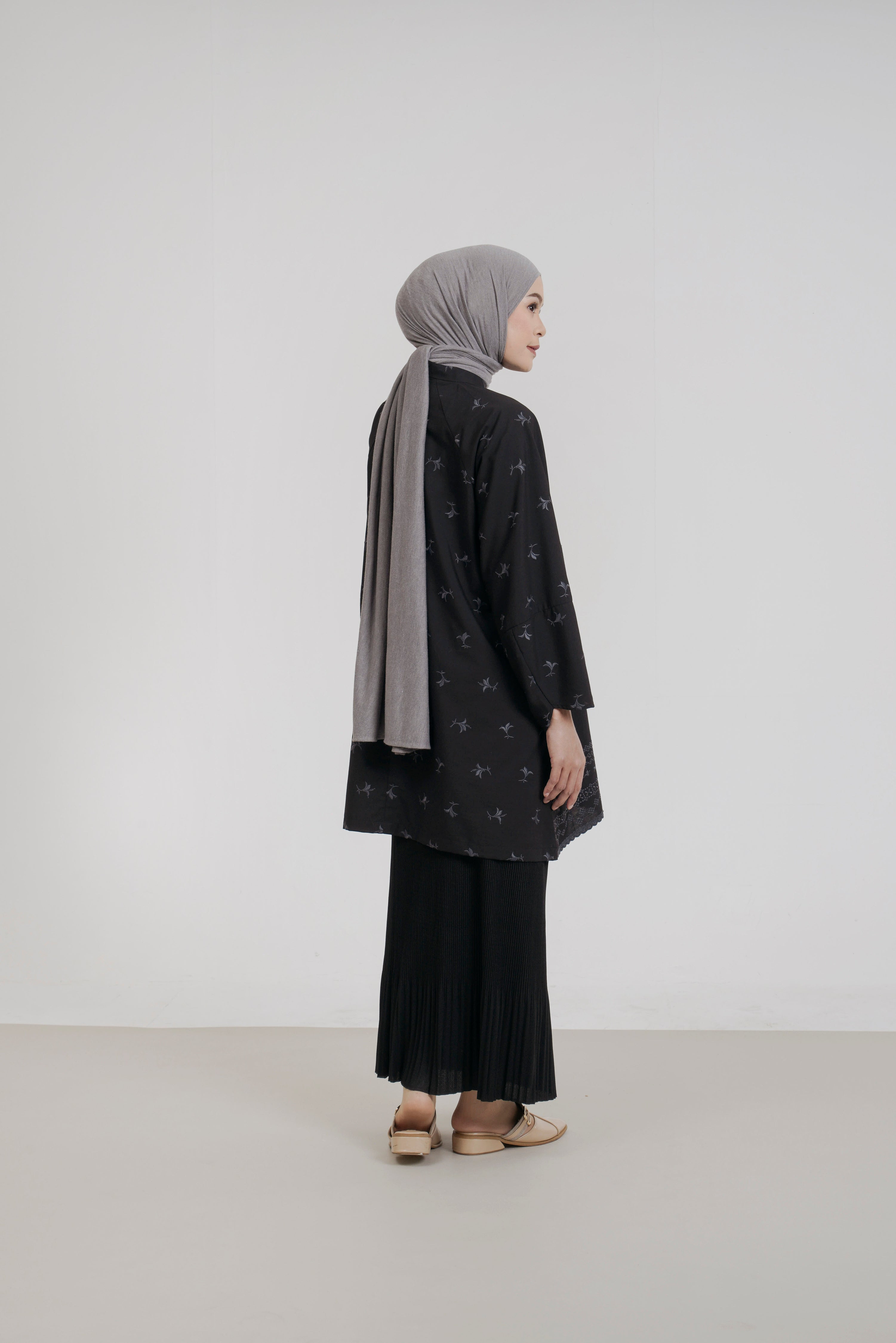 M Tunic Curved Bloom Embro