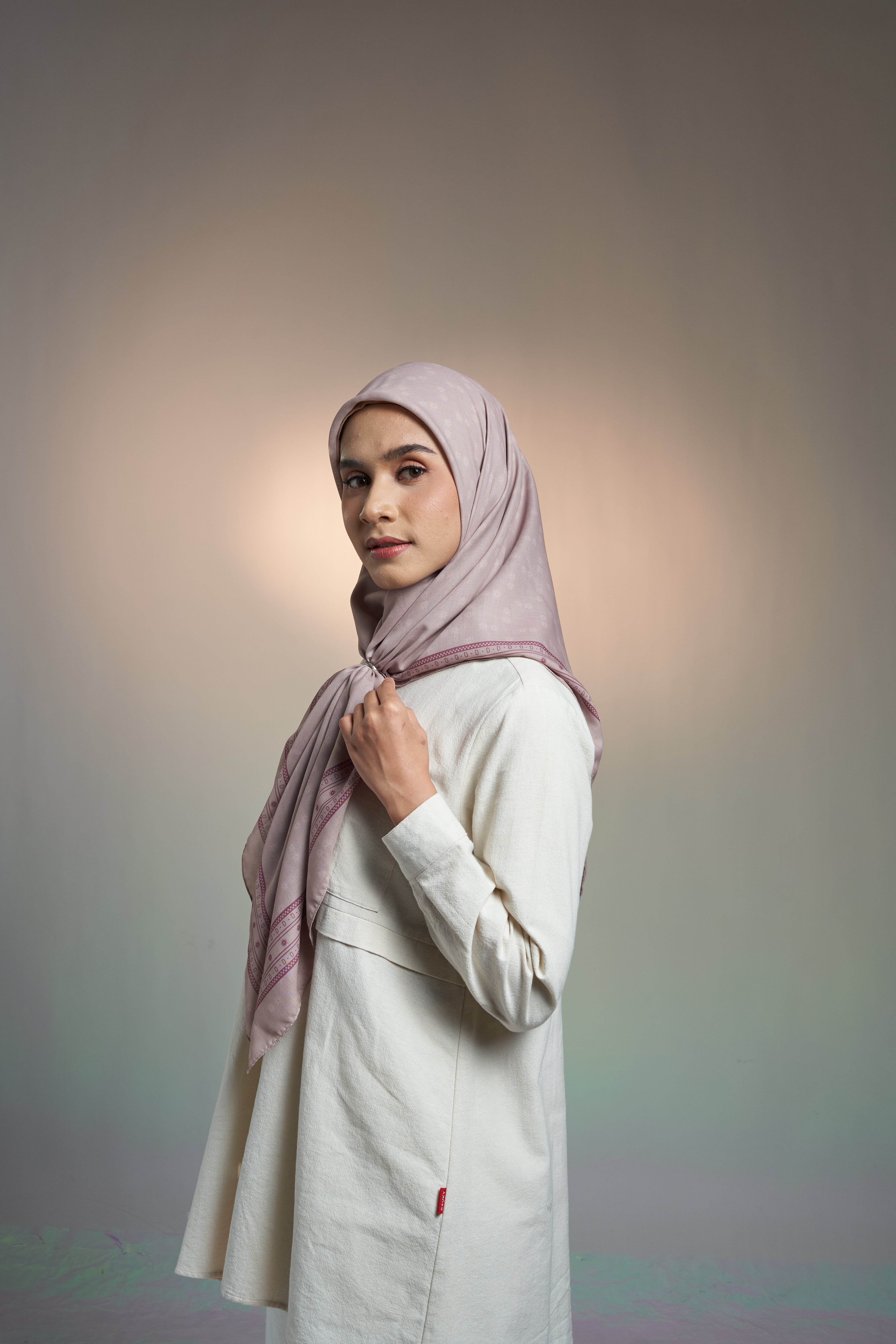 SYDNEY CLASSIC FLORAL SCARF - LATTE