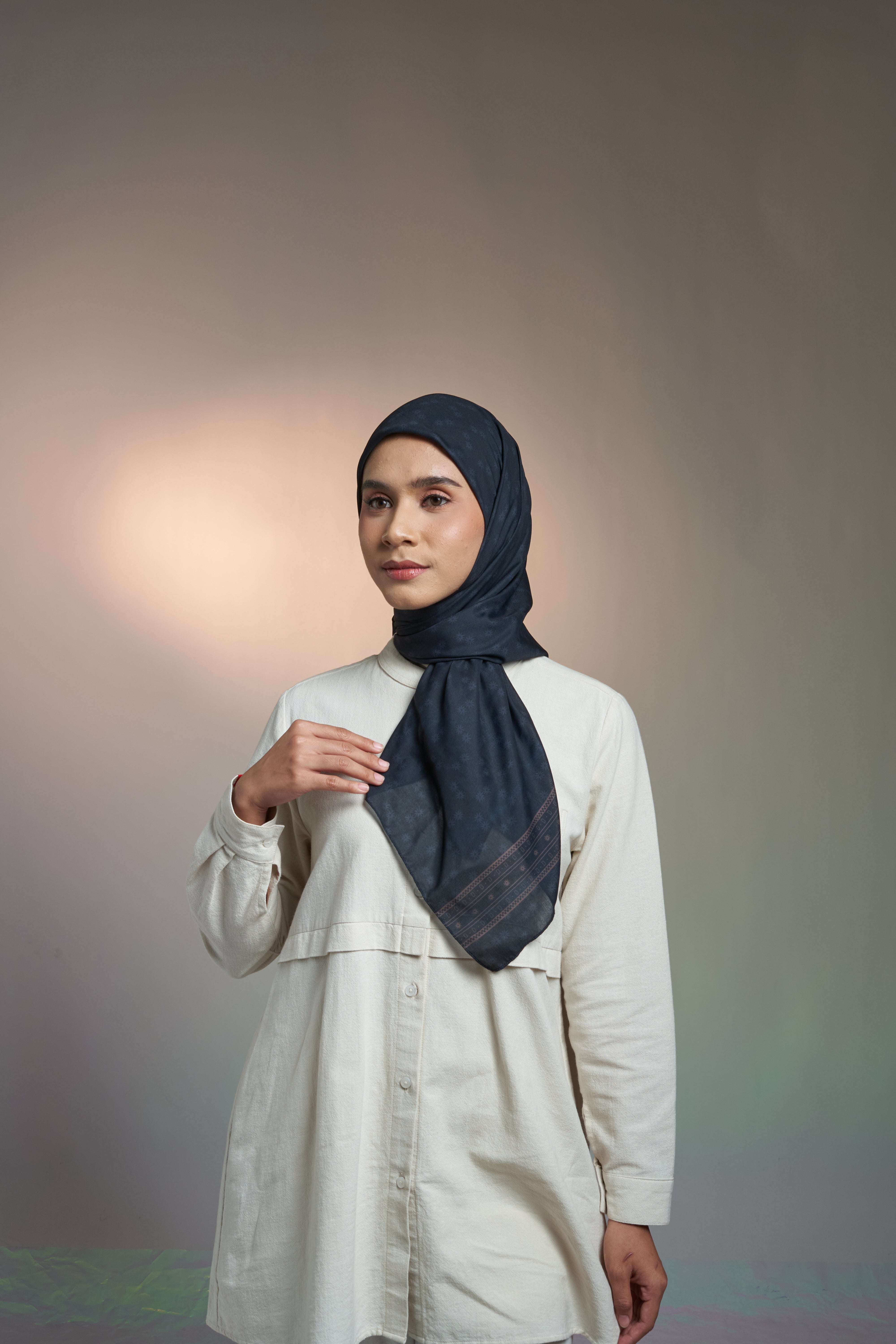 SYDNEY CLASSIC FLORAL SCARF - BLACK