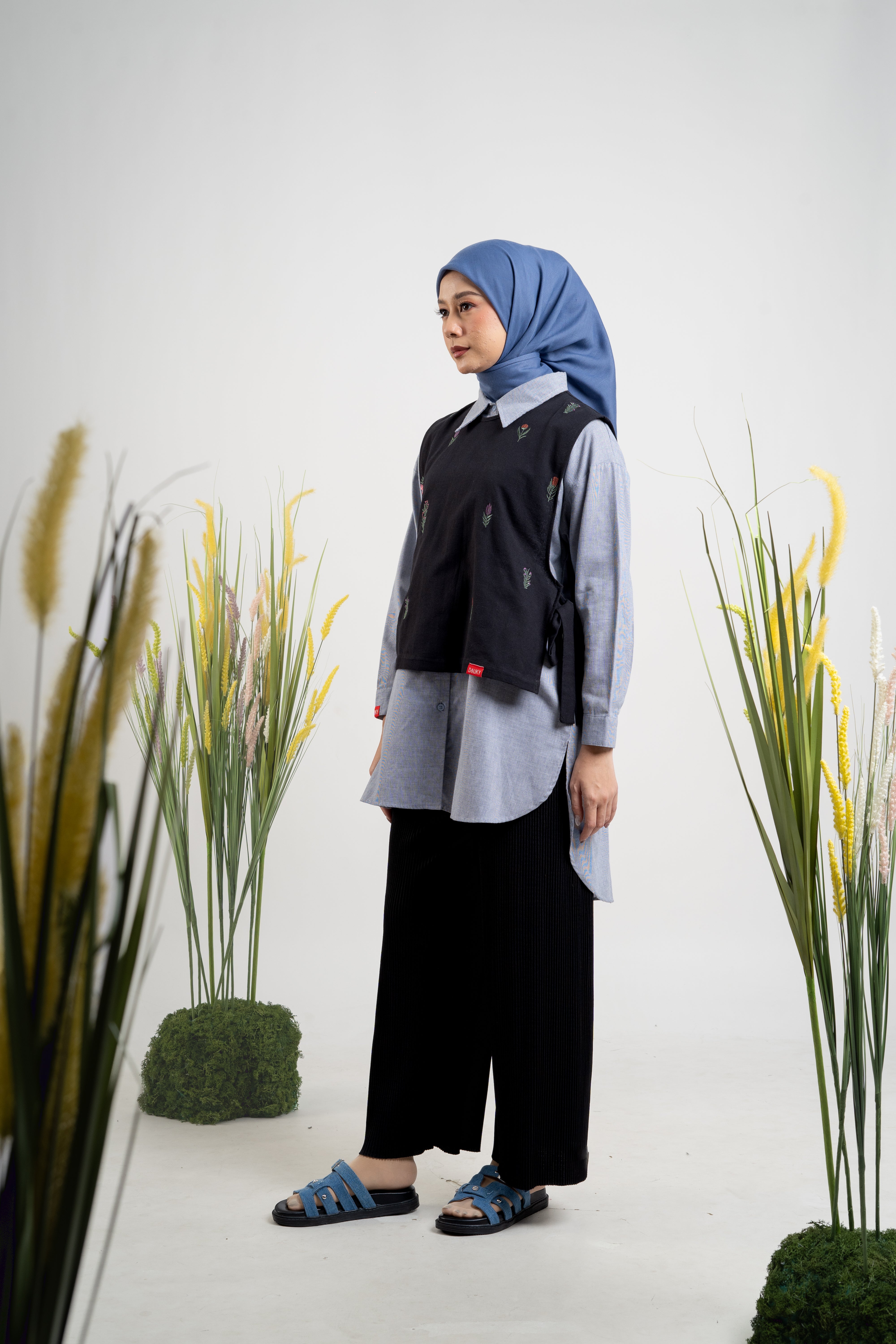 Vest Flower Melbourne - Black