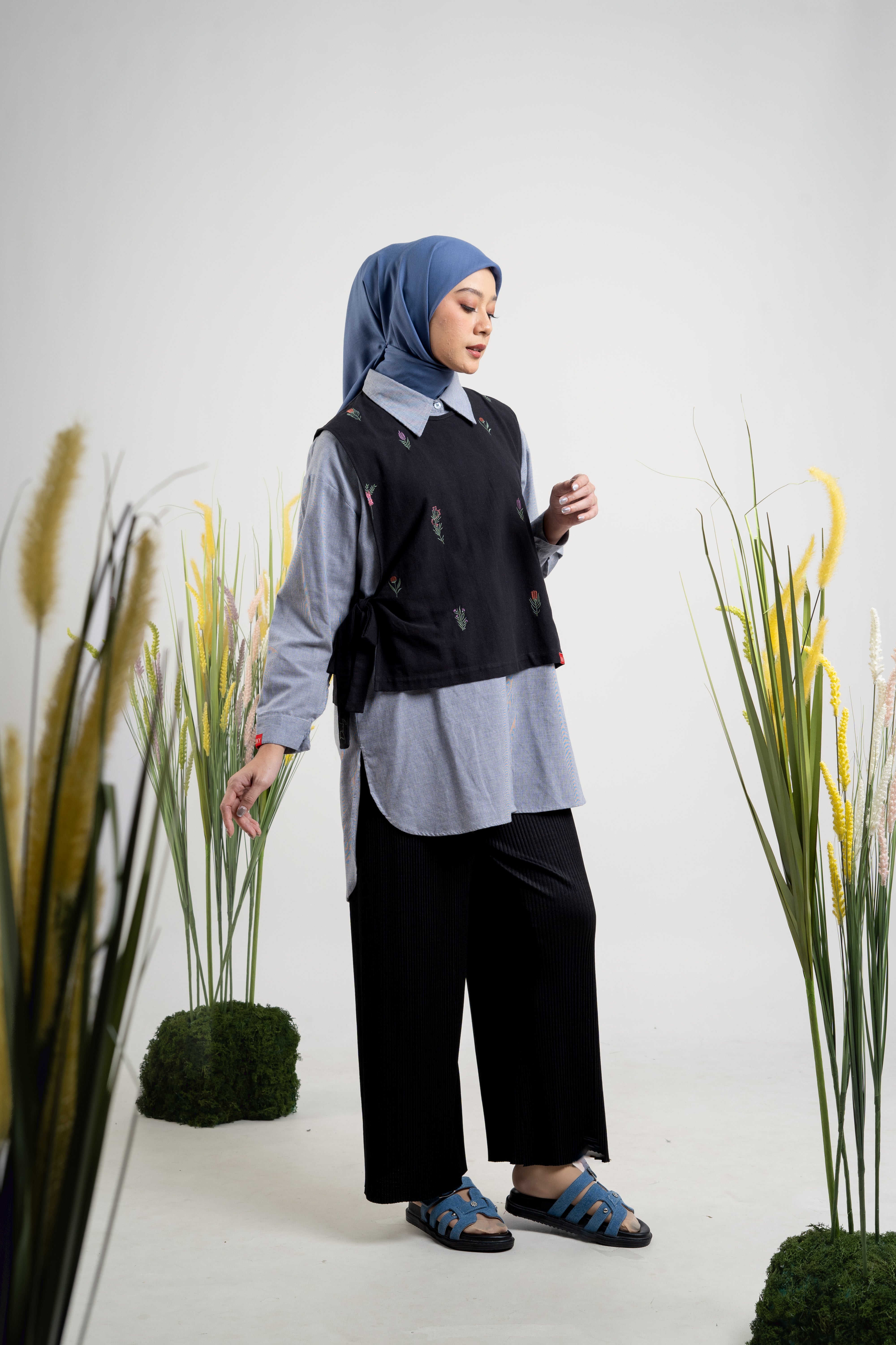 Vest Flower Melbourne - Black