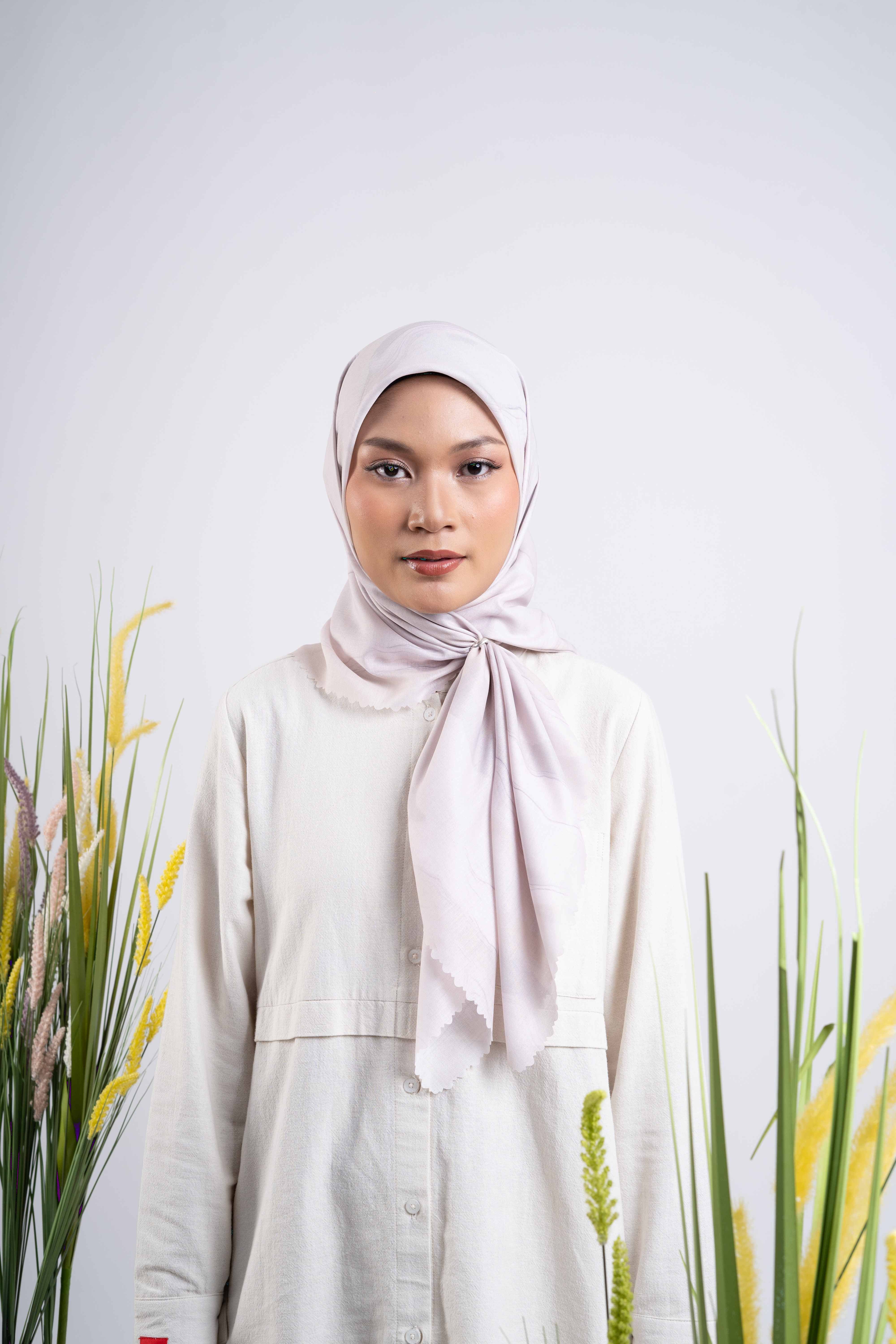 Lined Spreads Premium Scarf - Ivory
