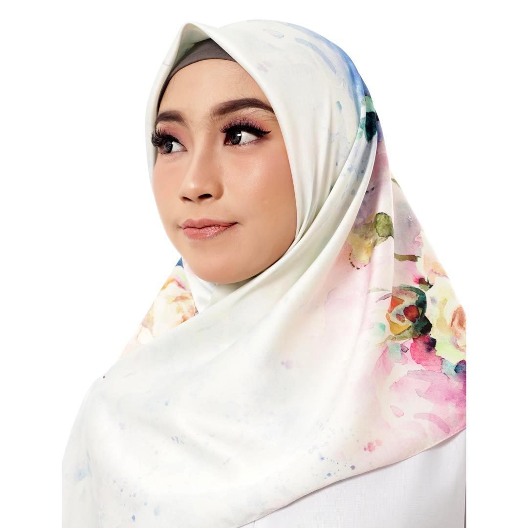 SALYA LAKENZA Random