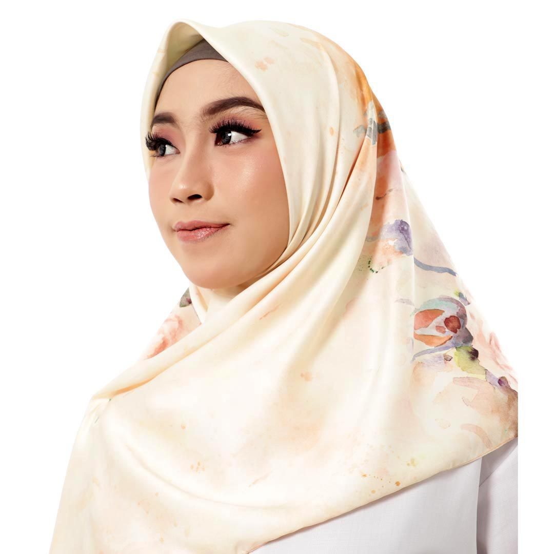 SALYA LAKENZA Random