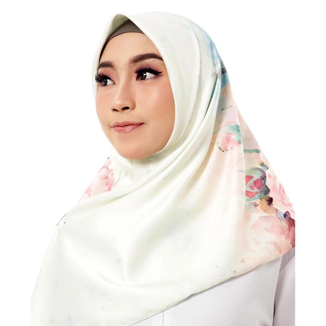 SALYA LAKENZA Random
