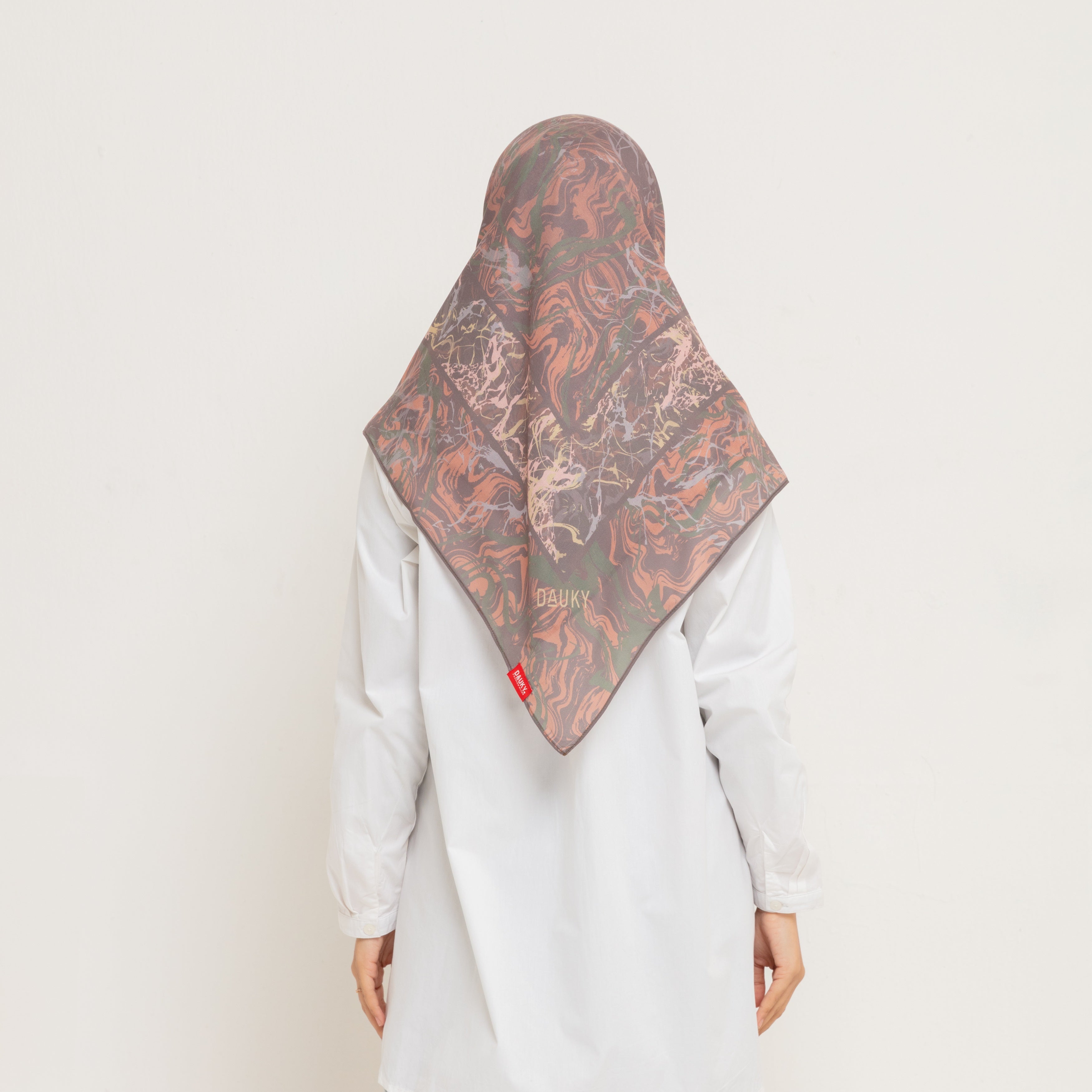 Dauky Jilbab Segiempat Marbling Scarf - Coklat