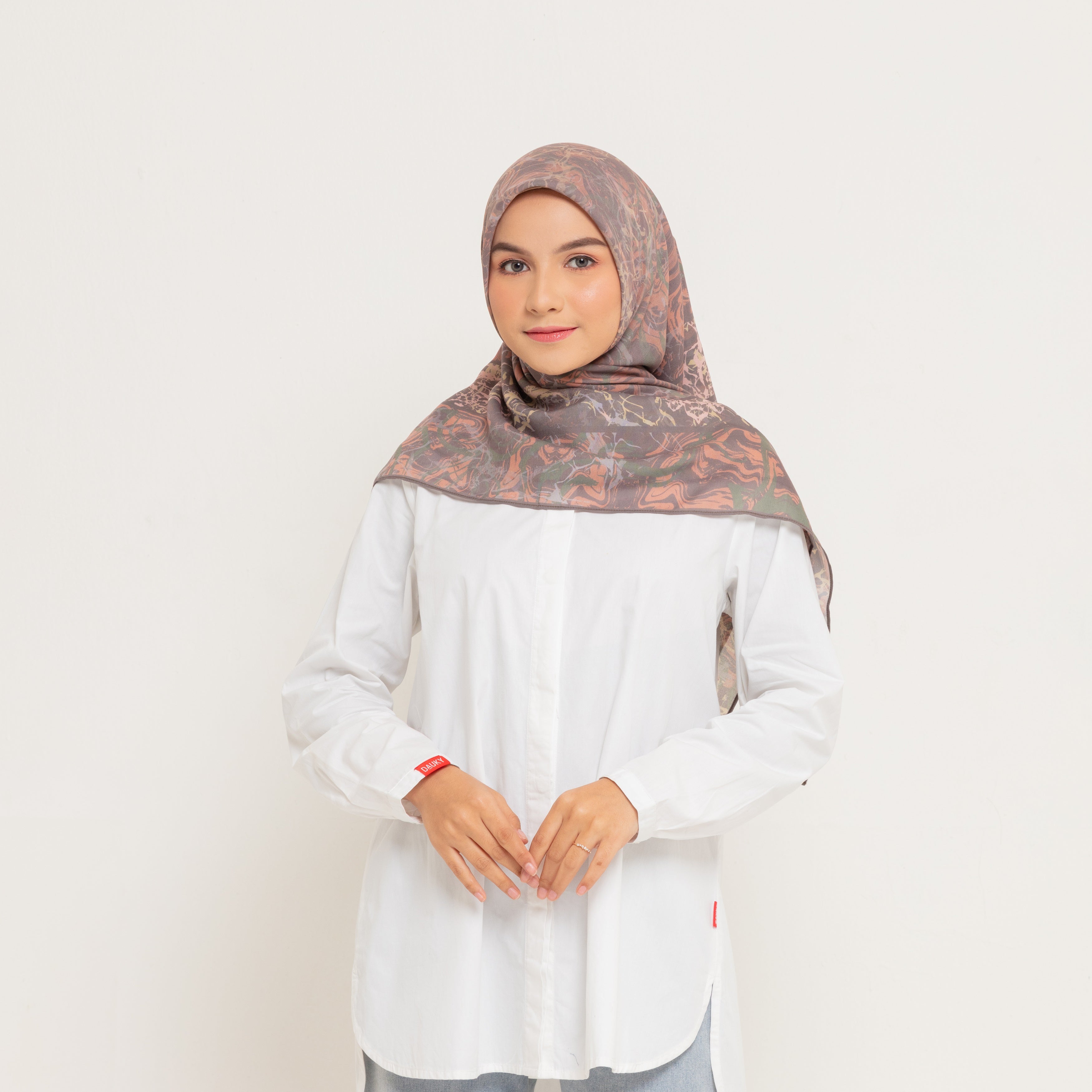 Dauky Jilbab Segiempat Marbling Scarf - Coklat