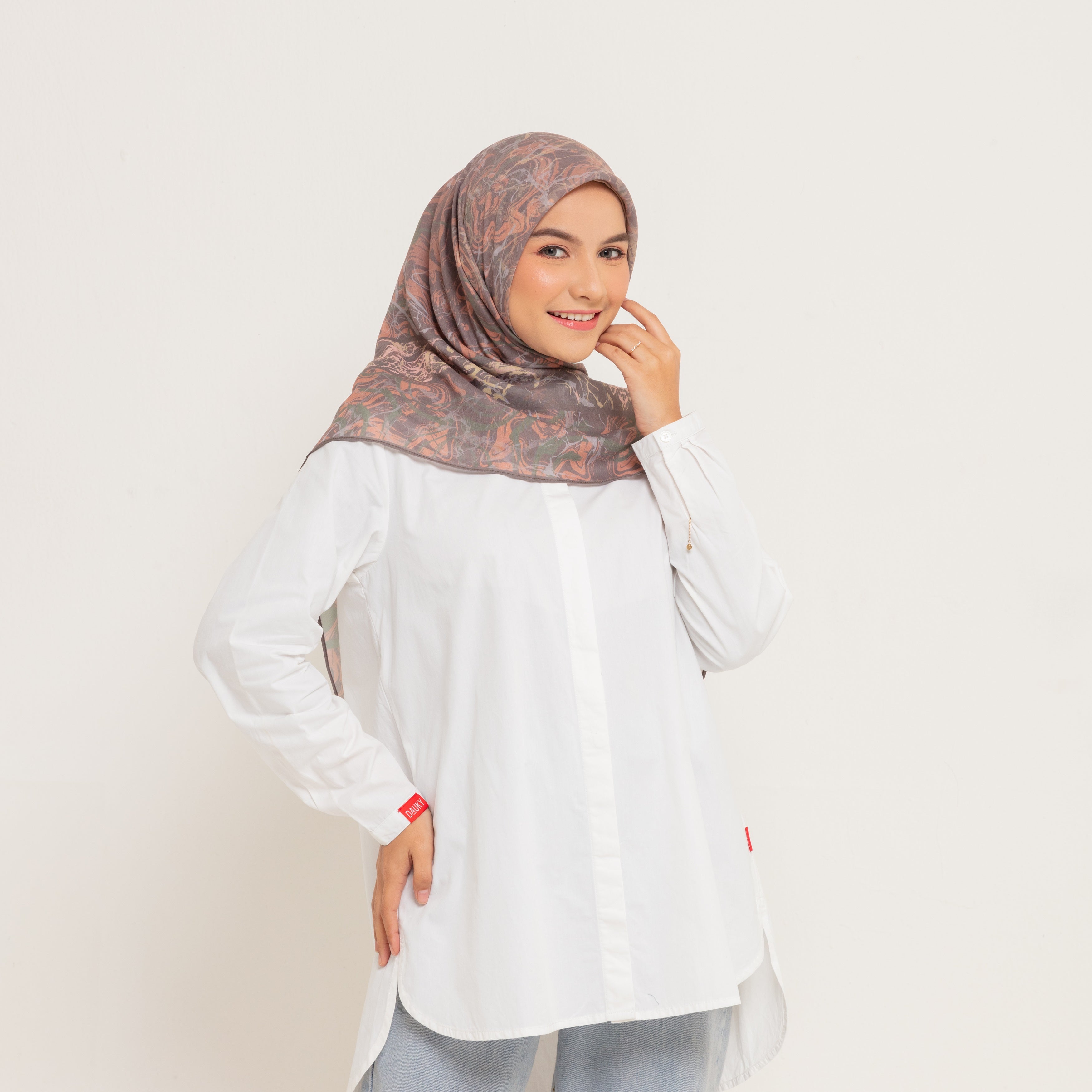 Dauky Jilbab Segiempat Marbling Scarf - Coklat