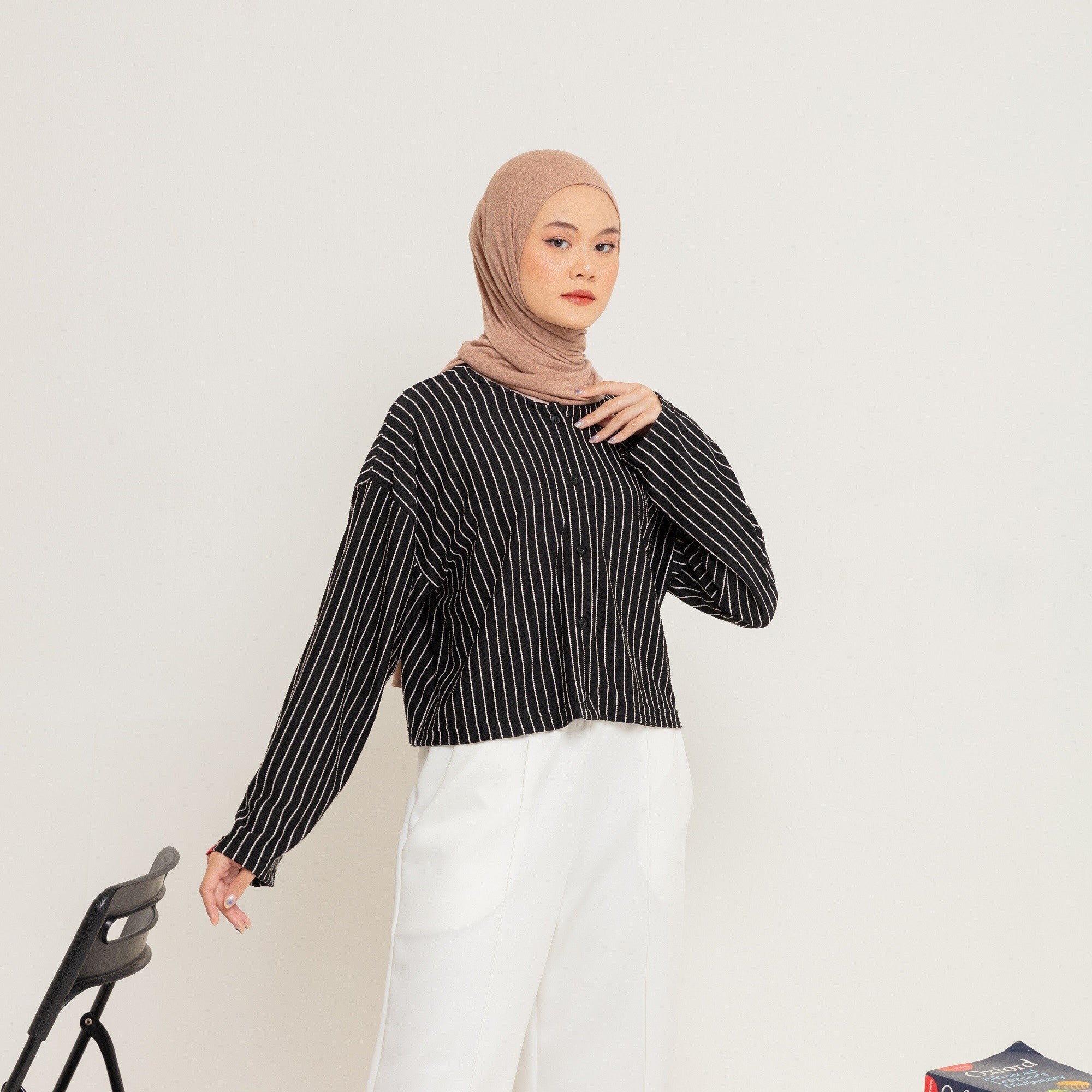 Croptop Stripe Knit - Hitam