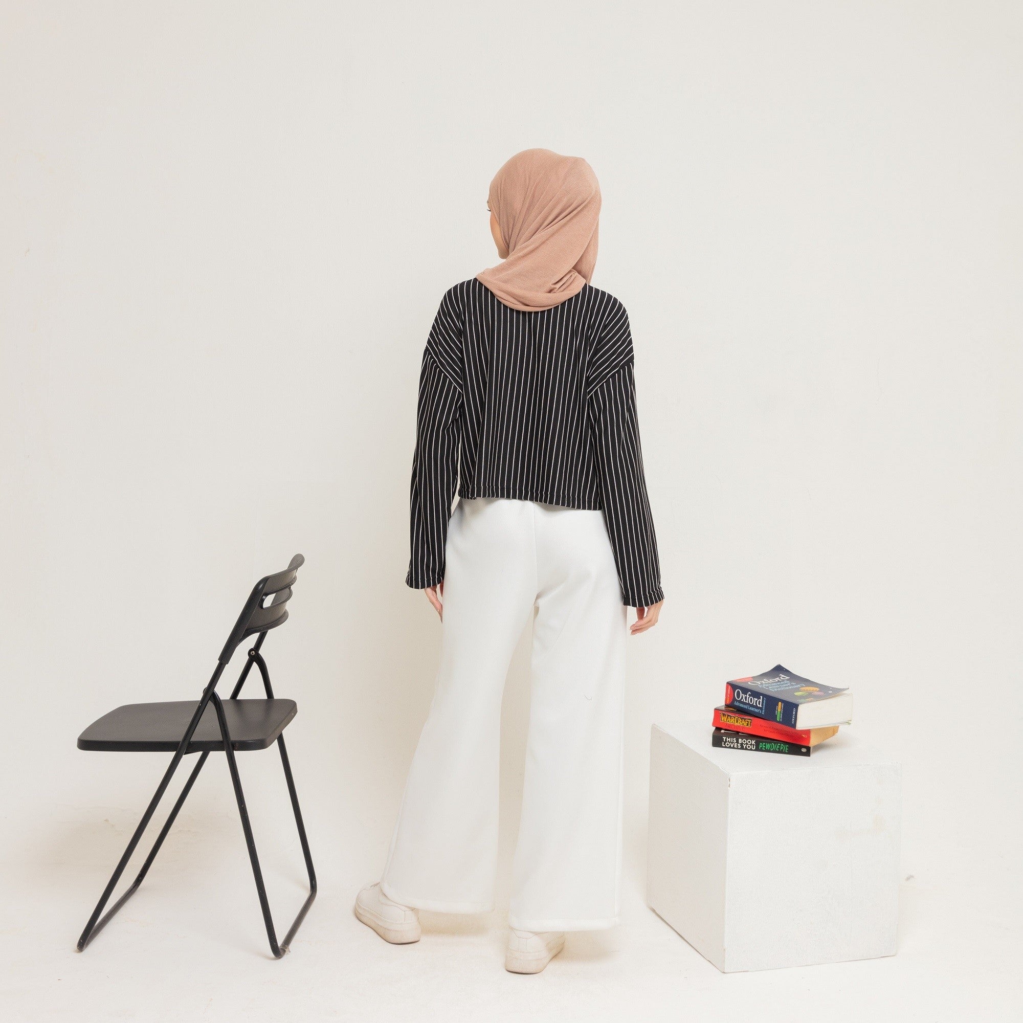 Croptop Stripe Knit - Hitam
