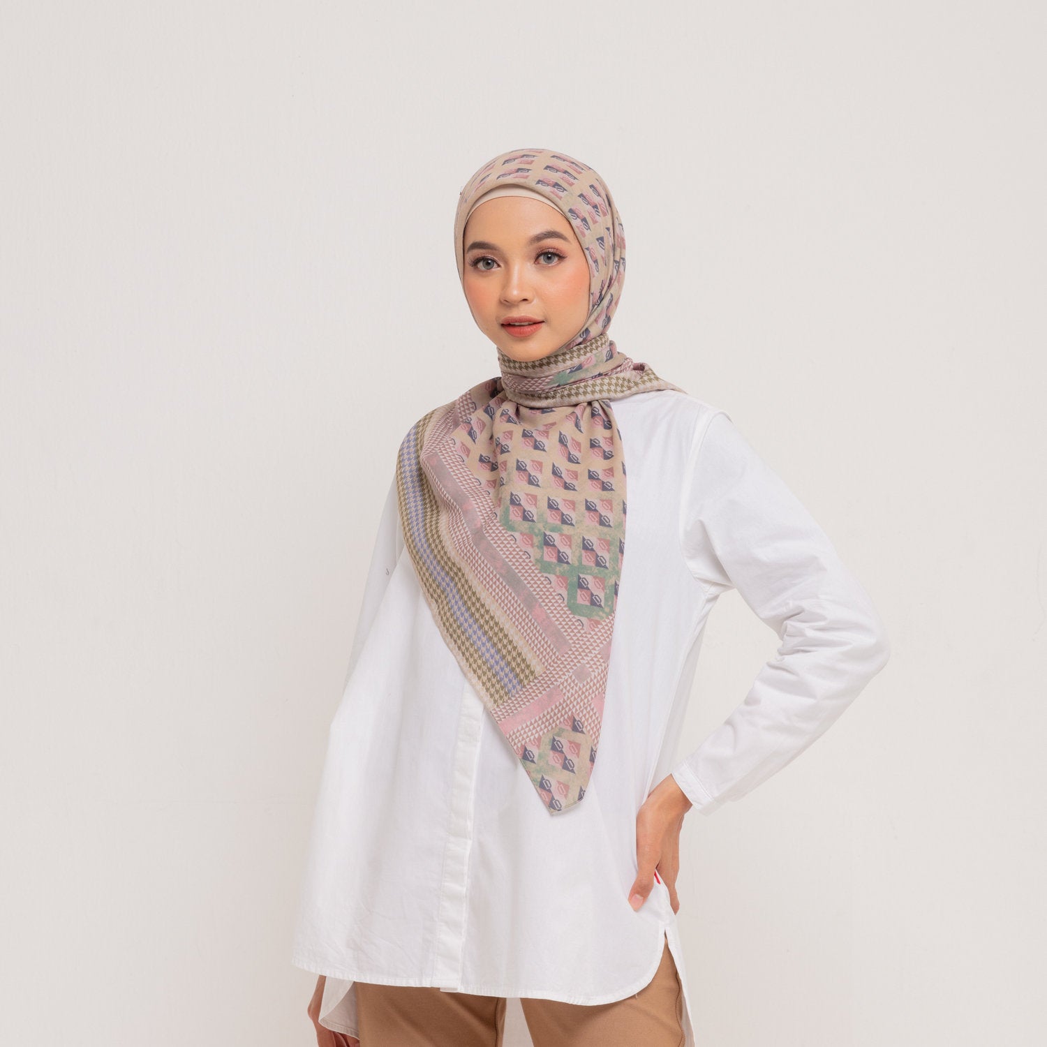 Dauky Hijab Segiempat Double Border Monogram Scarf - Nude