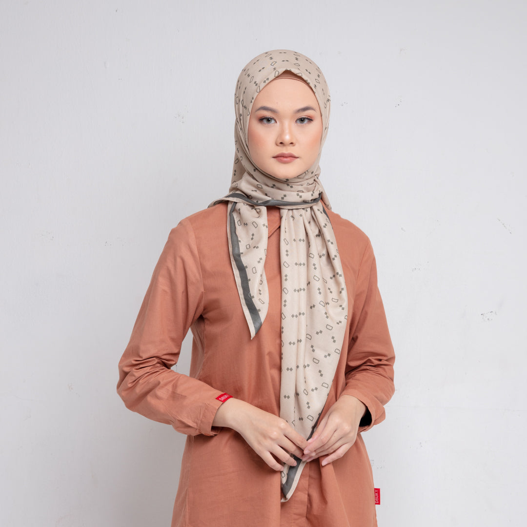 Dauky Hijab Segiempat kerudung Monogram Scarf - Nude