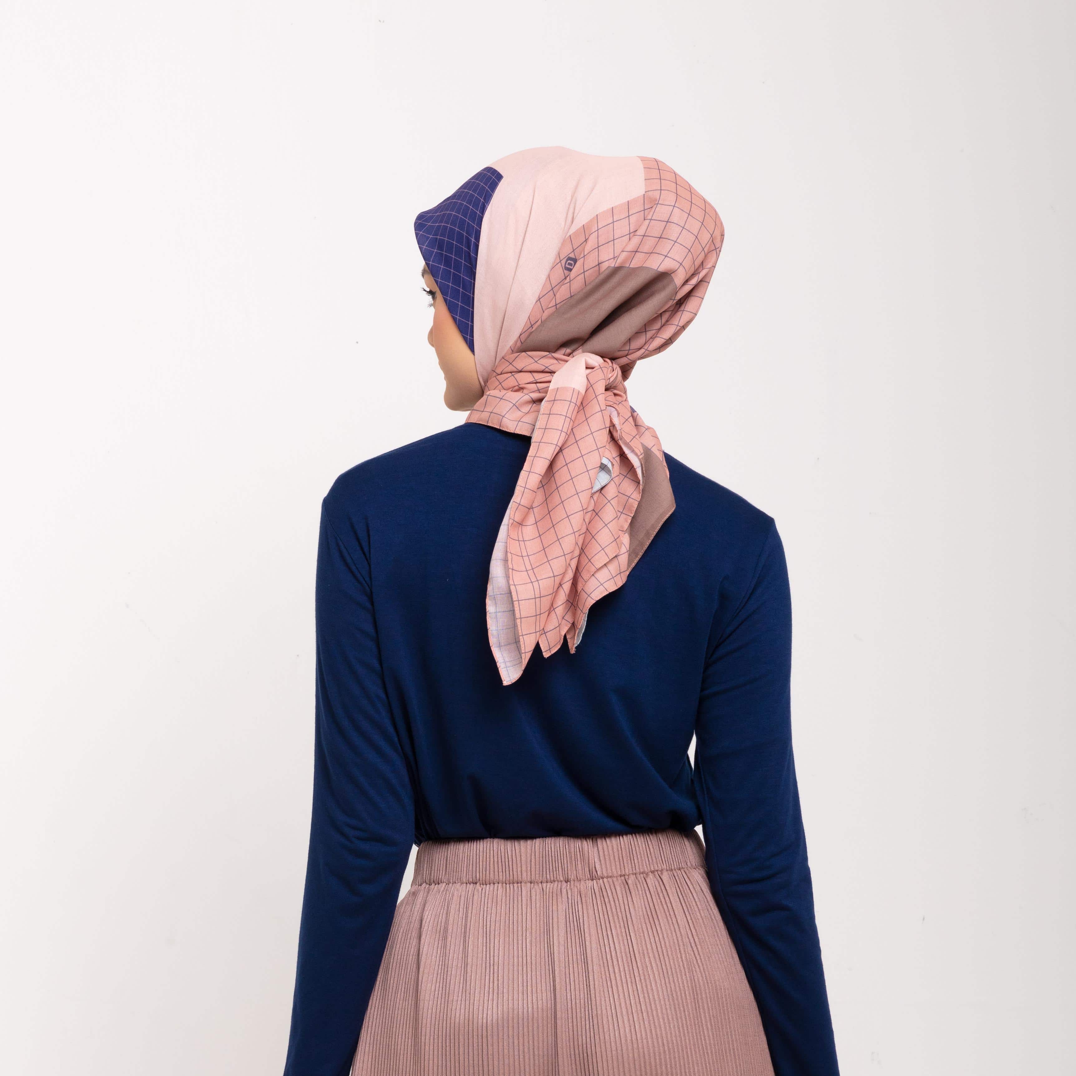 Monogram Line Scarf - Coklat