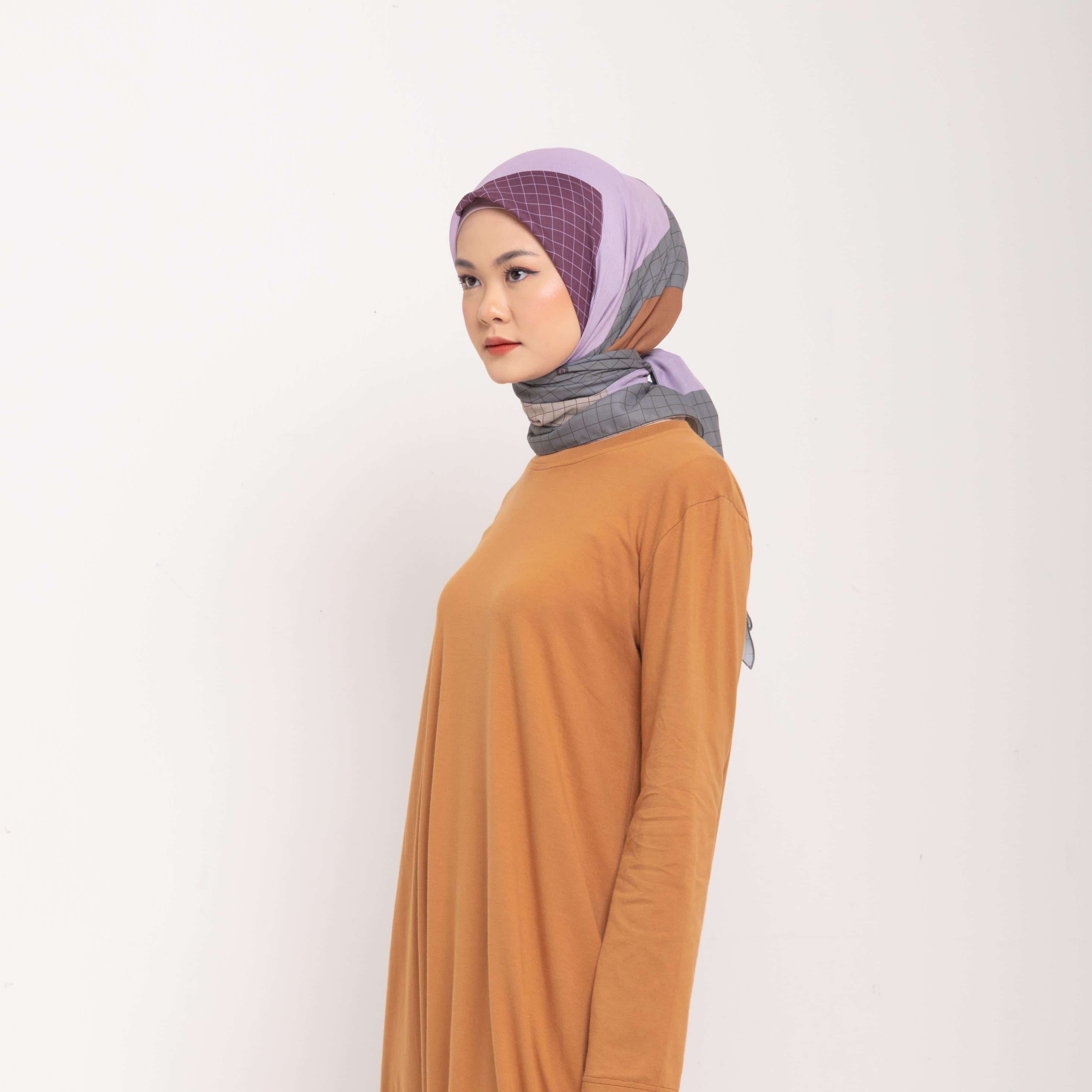 Dauky Hijab Segiempat Monogram Line Scarf - Orange