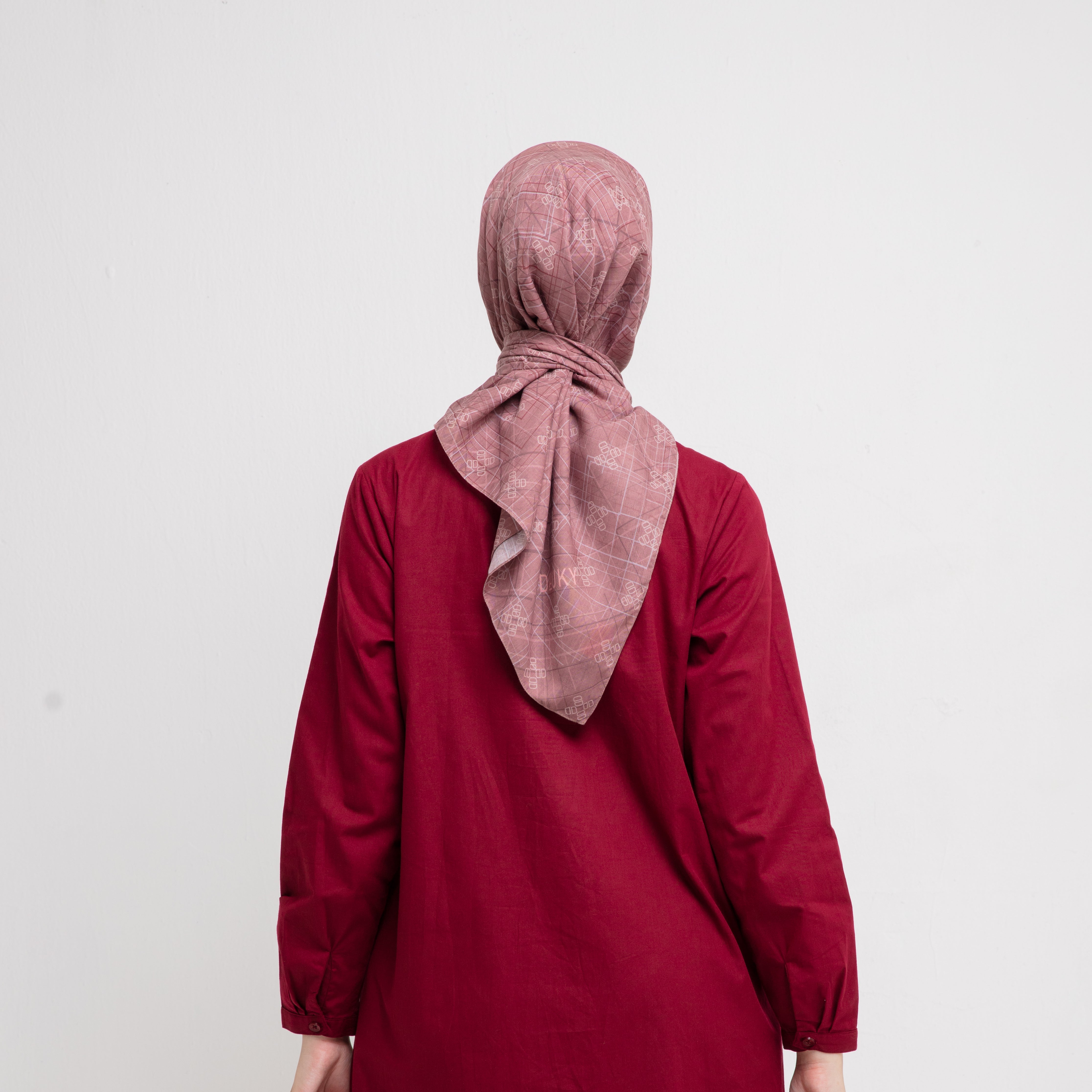 Dauky Kerudung Segiempat Line Monogram Scarf - Teracotta