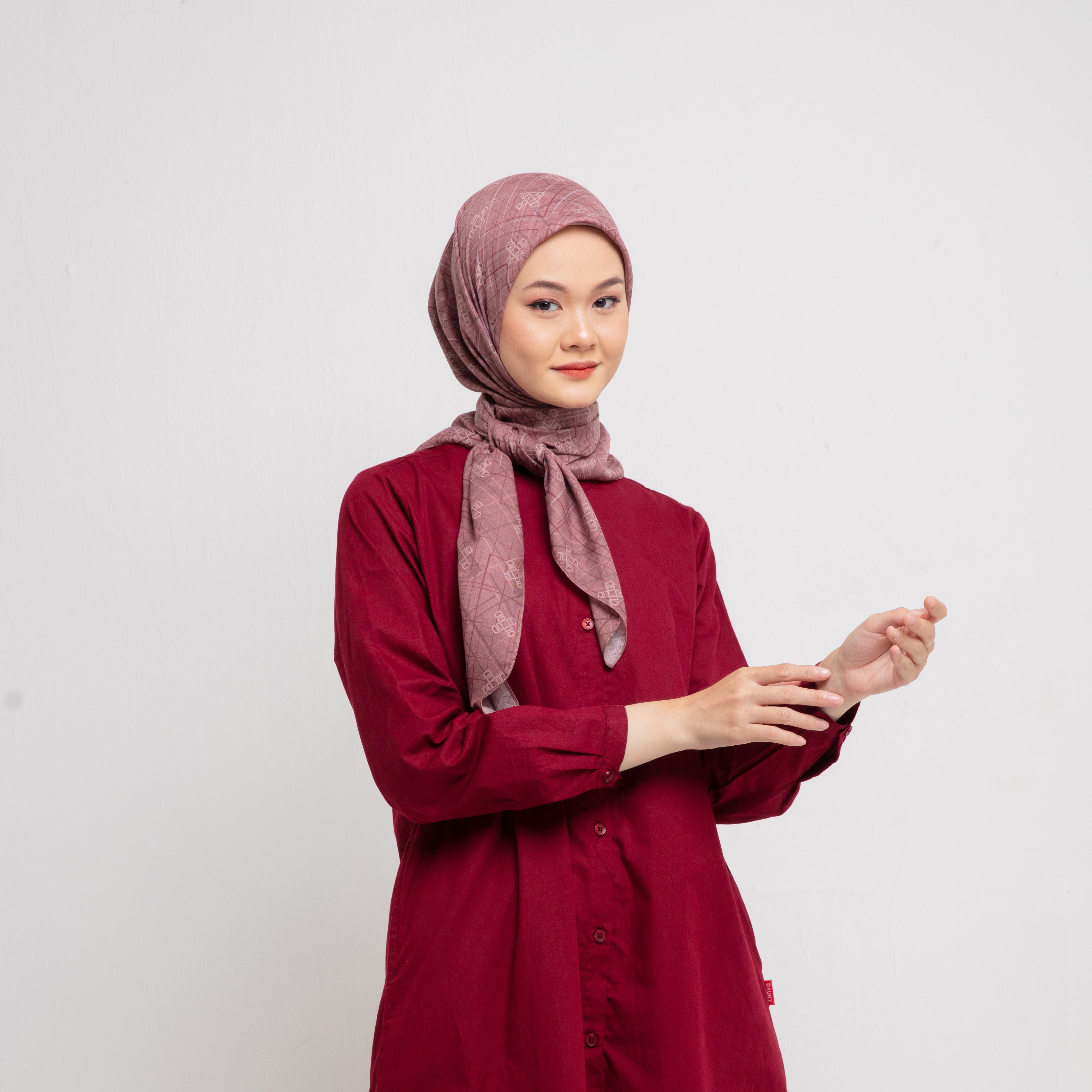 Dauky Kerudung Segiempat Line Monogram Scarf - Teracotta