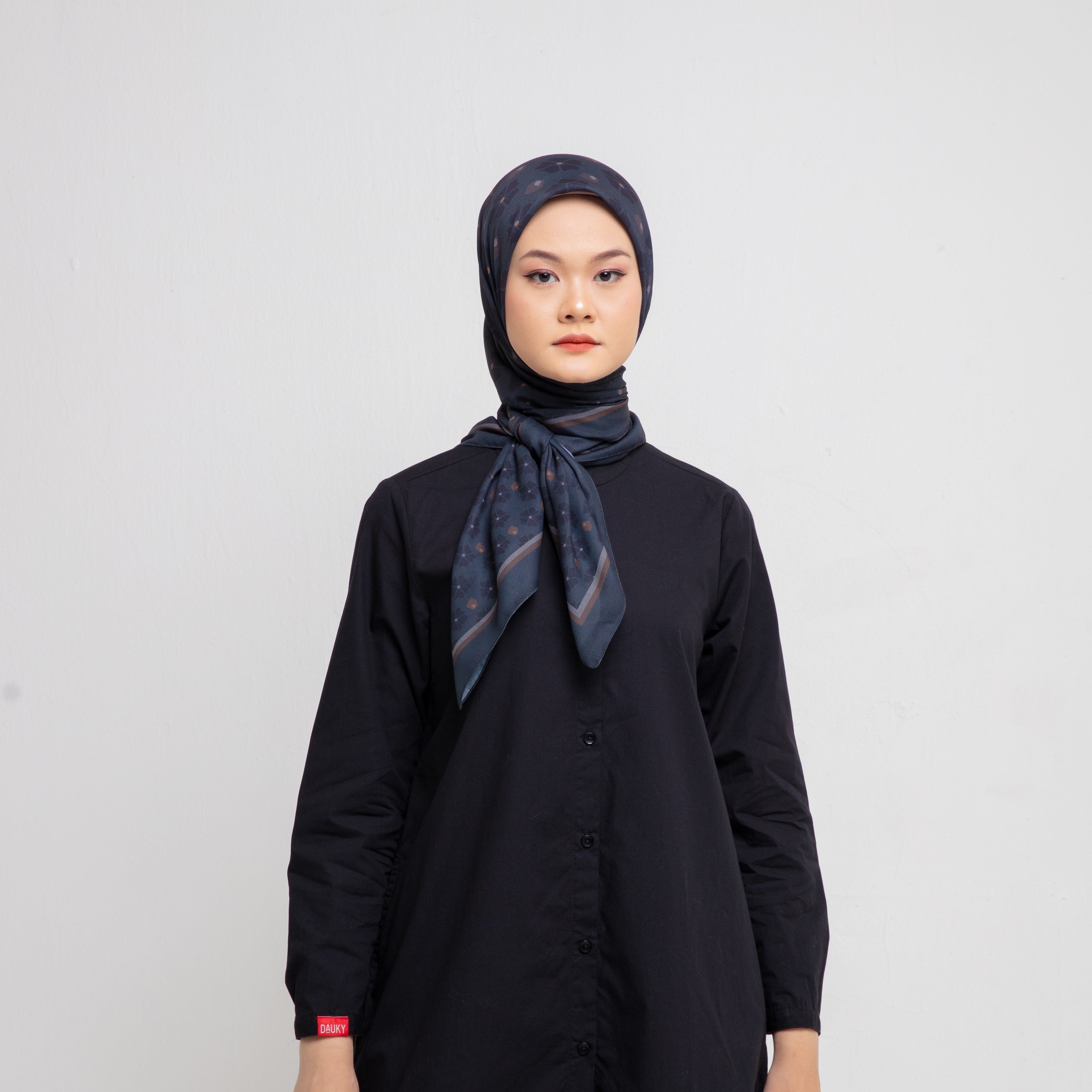 Dauky Hijab Segiempat Alamanda Scarf - Grey
