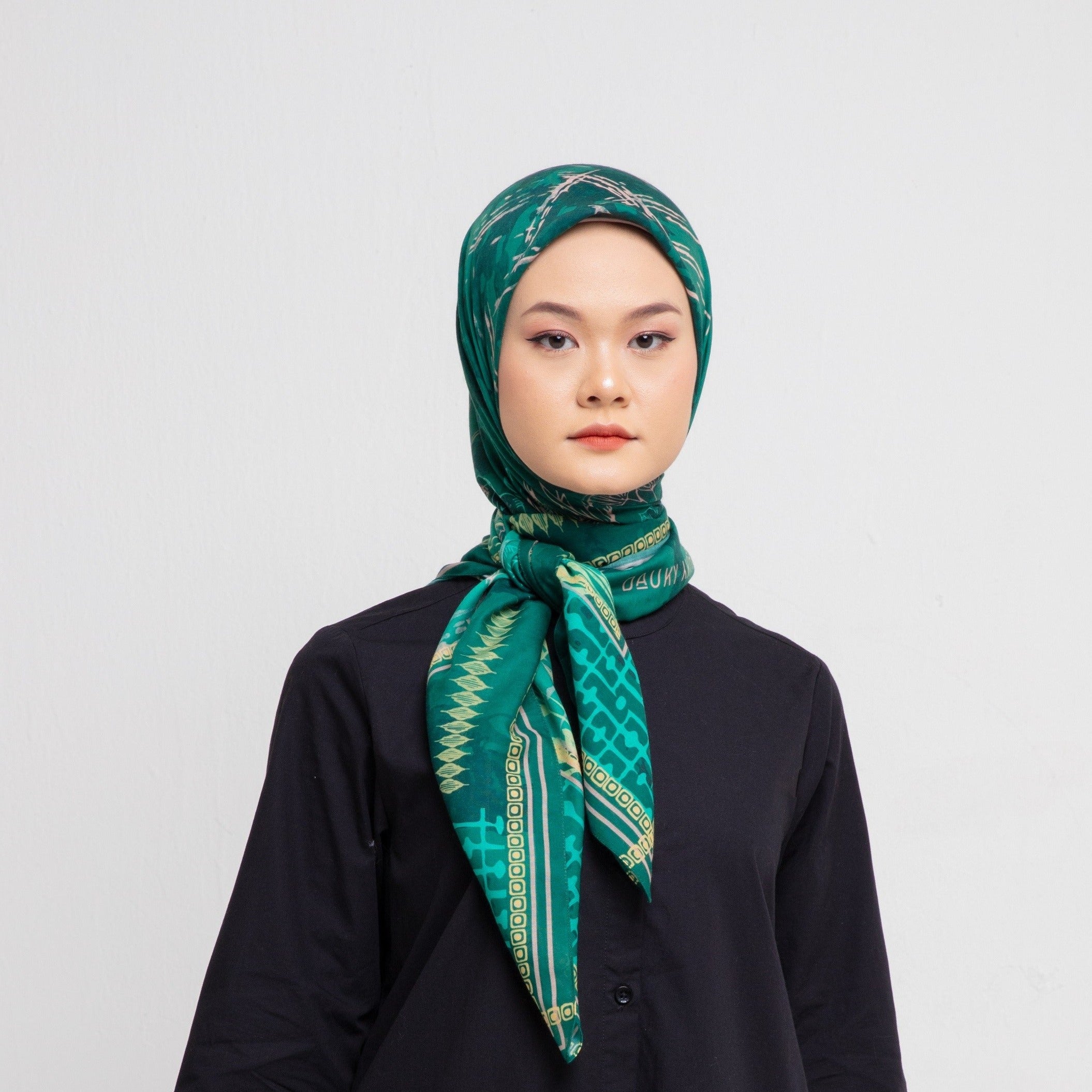 Thin Fleur Premium Scarf