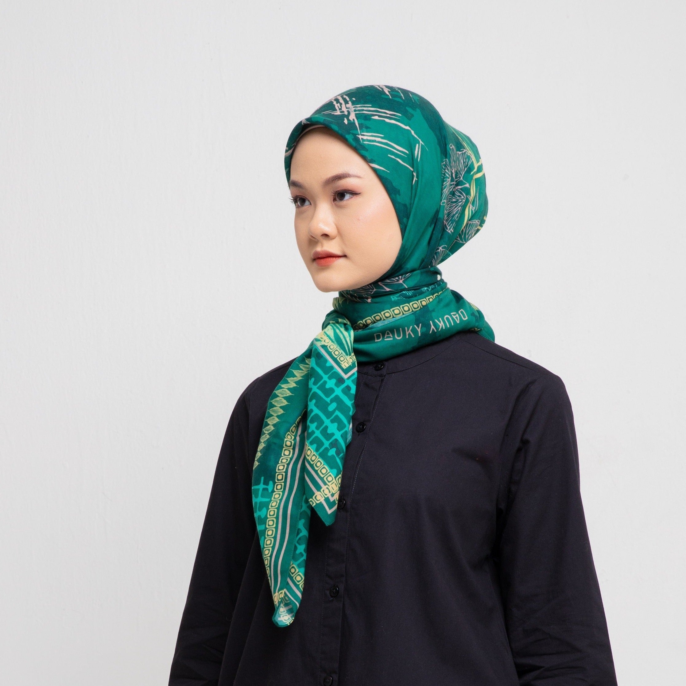 Thin Fleur Premium Scarf