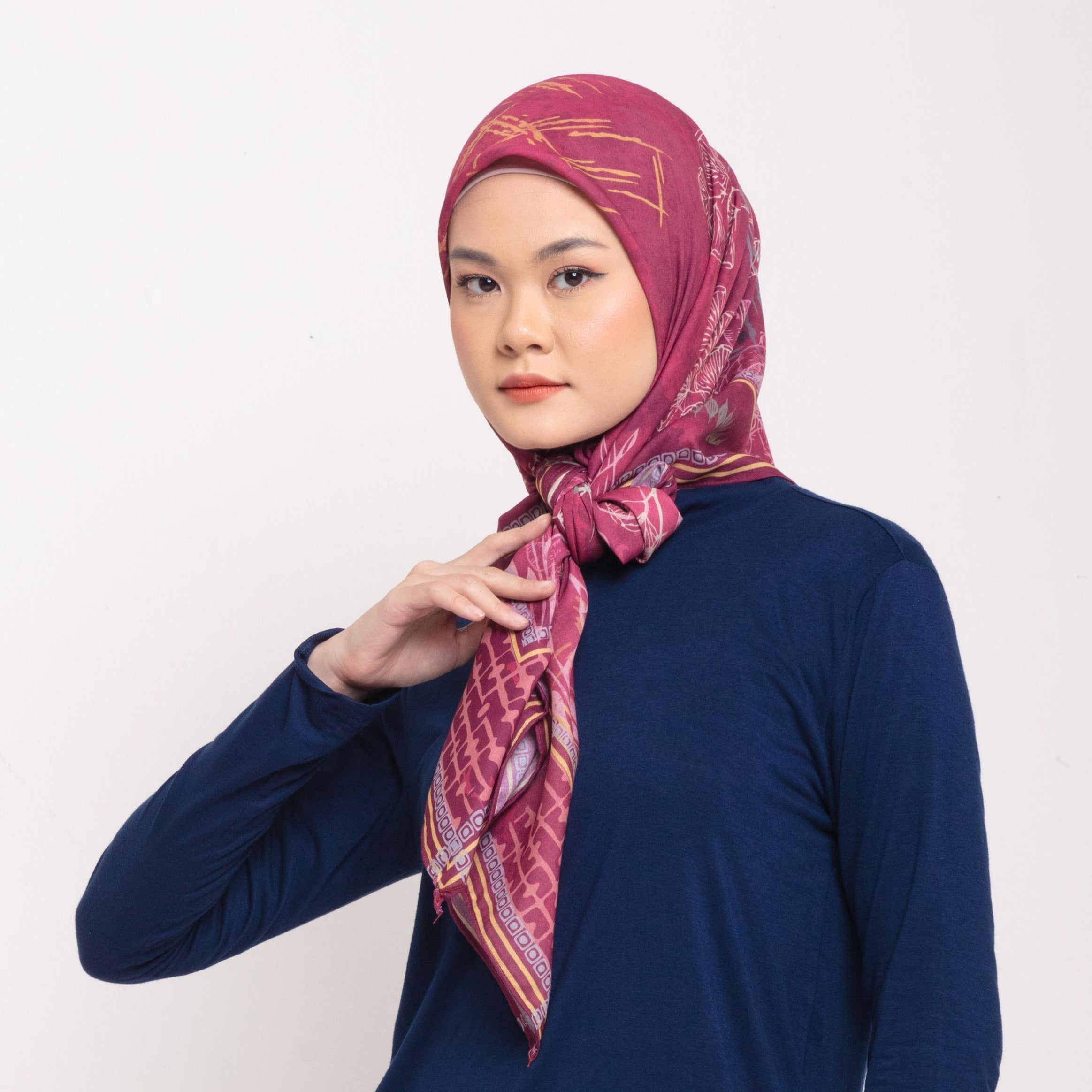Jilbab Segiempat Dauky Thin Fleur Premium Scarf - Merah