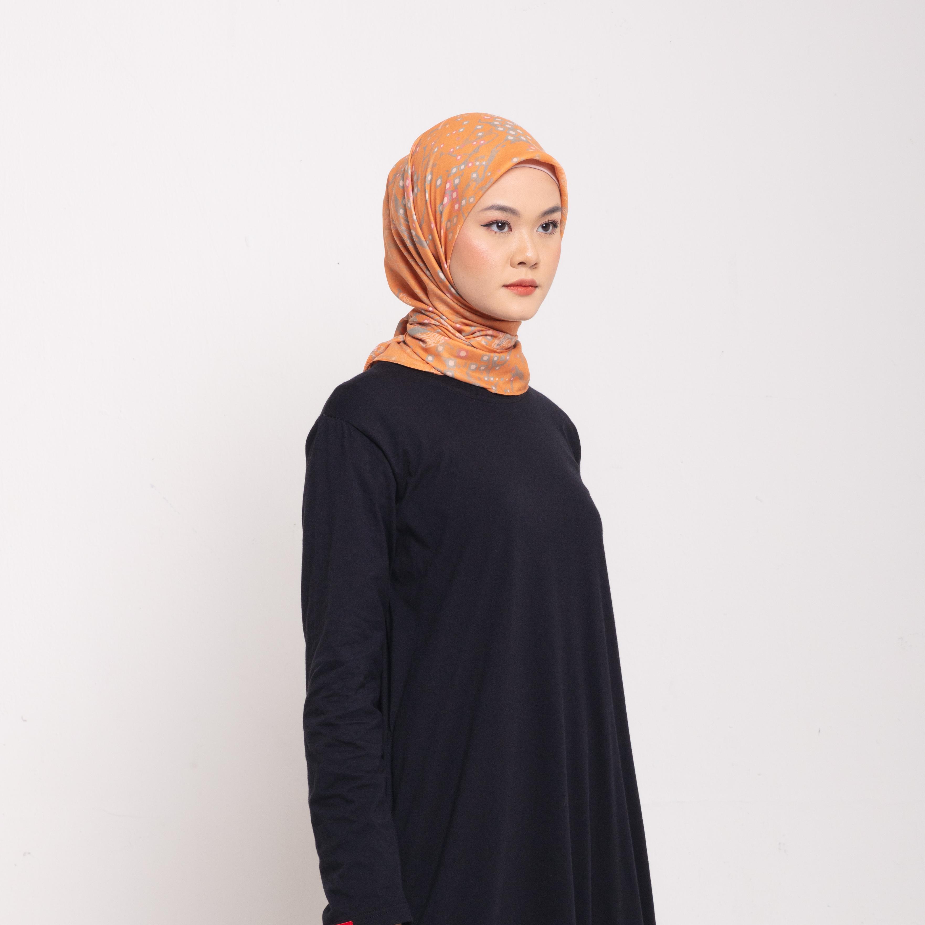 Dauky Hijab Segiempat Fleur Scarf - Orange