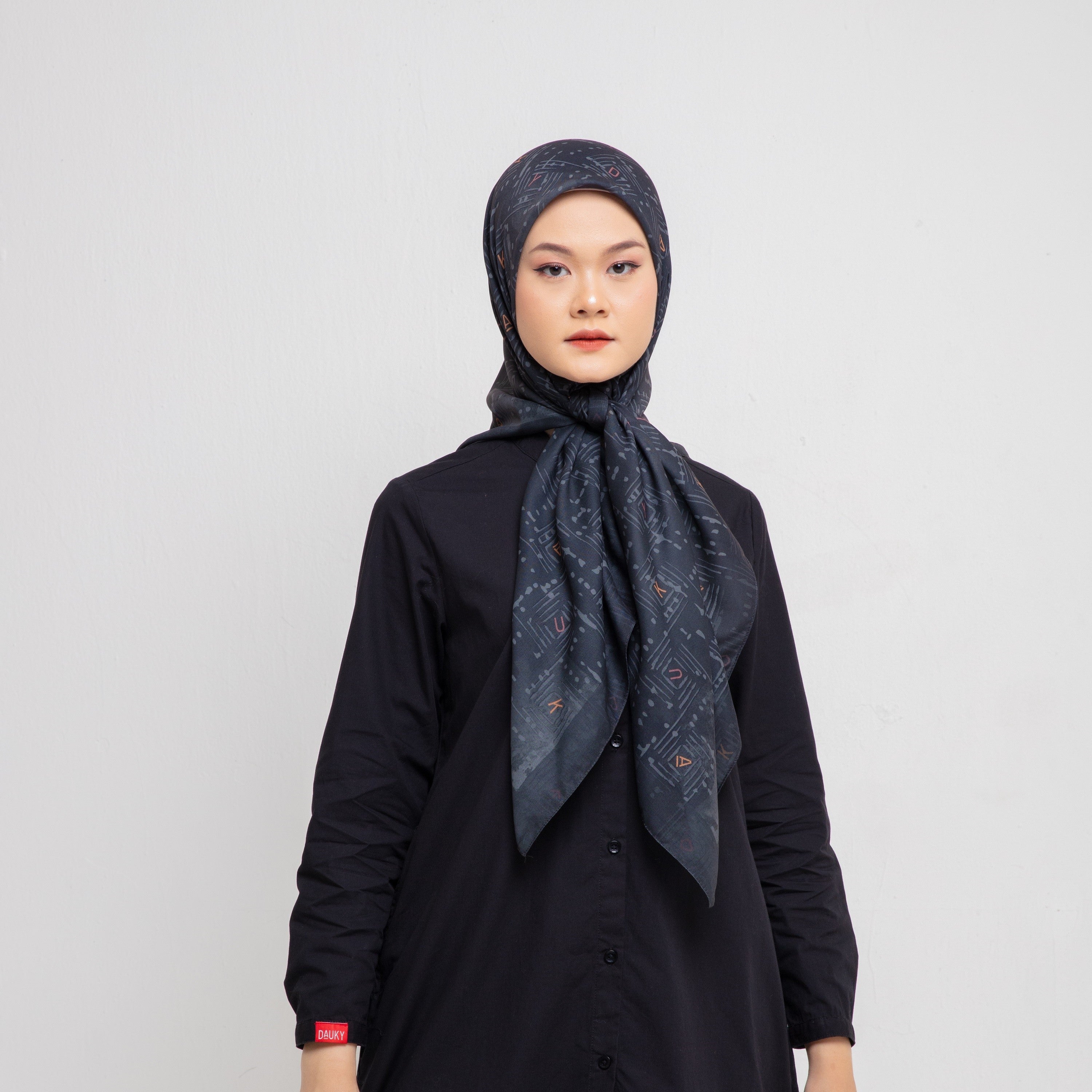 Dauky Hijab Segiempat Square Line Scarf - Navy