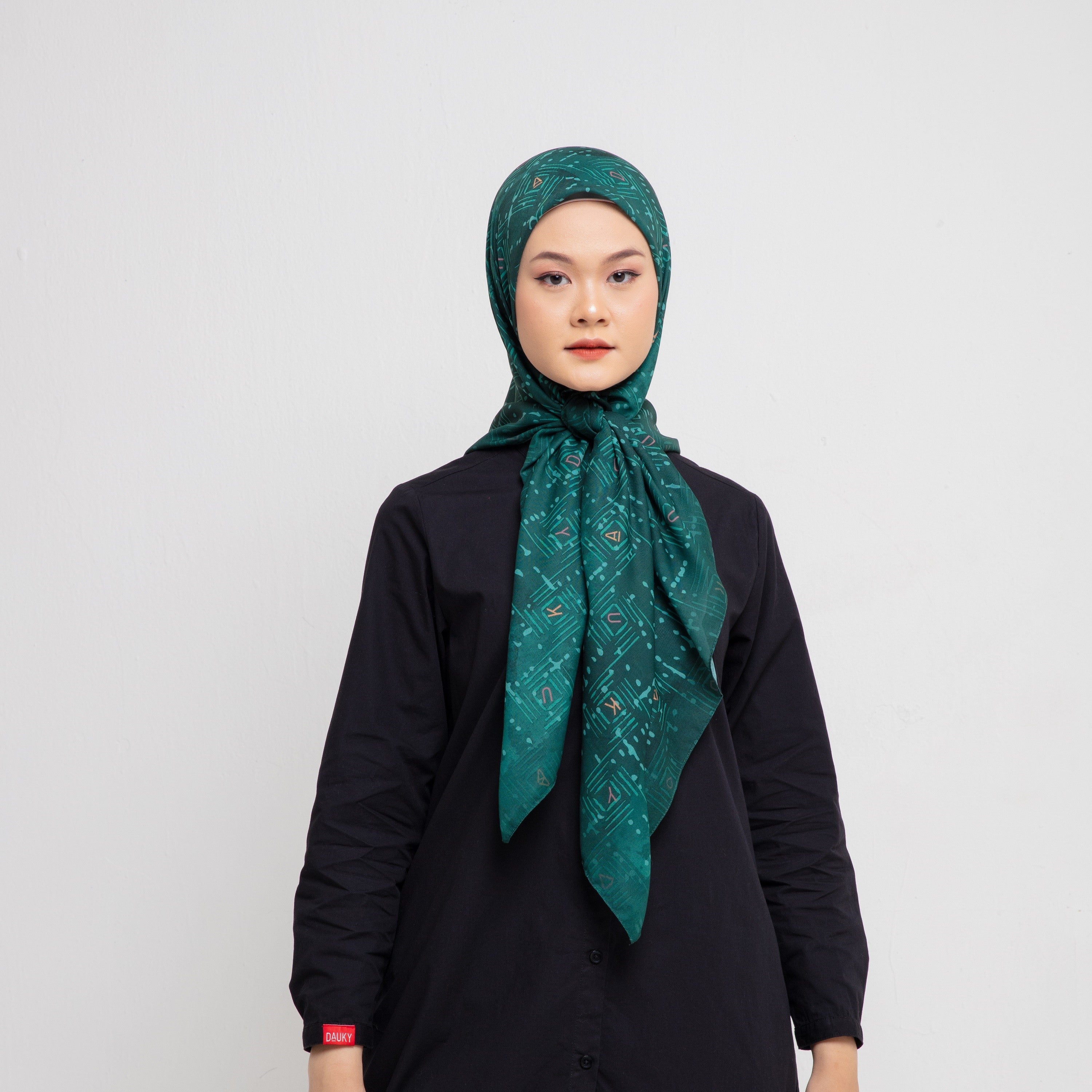 Dauky Hijab Segiempat Square Line Scarf - Emerald