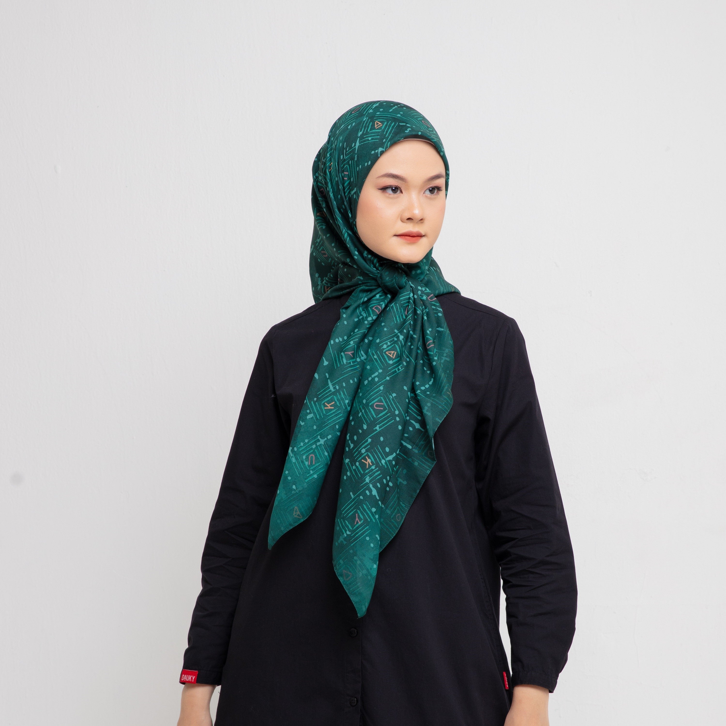 Dauky Hijab Segiempat Square Line Scarf - Emerald