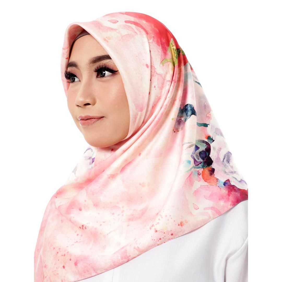 SALYA LAKENZA Random