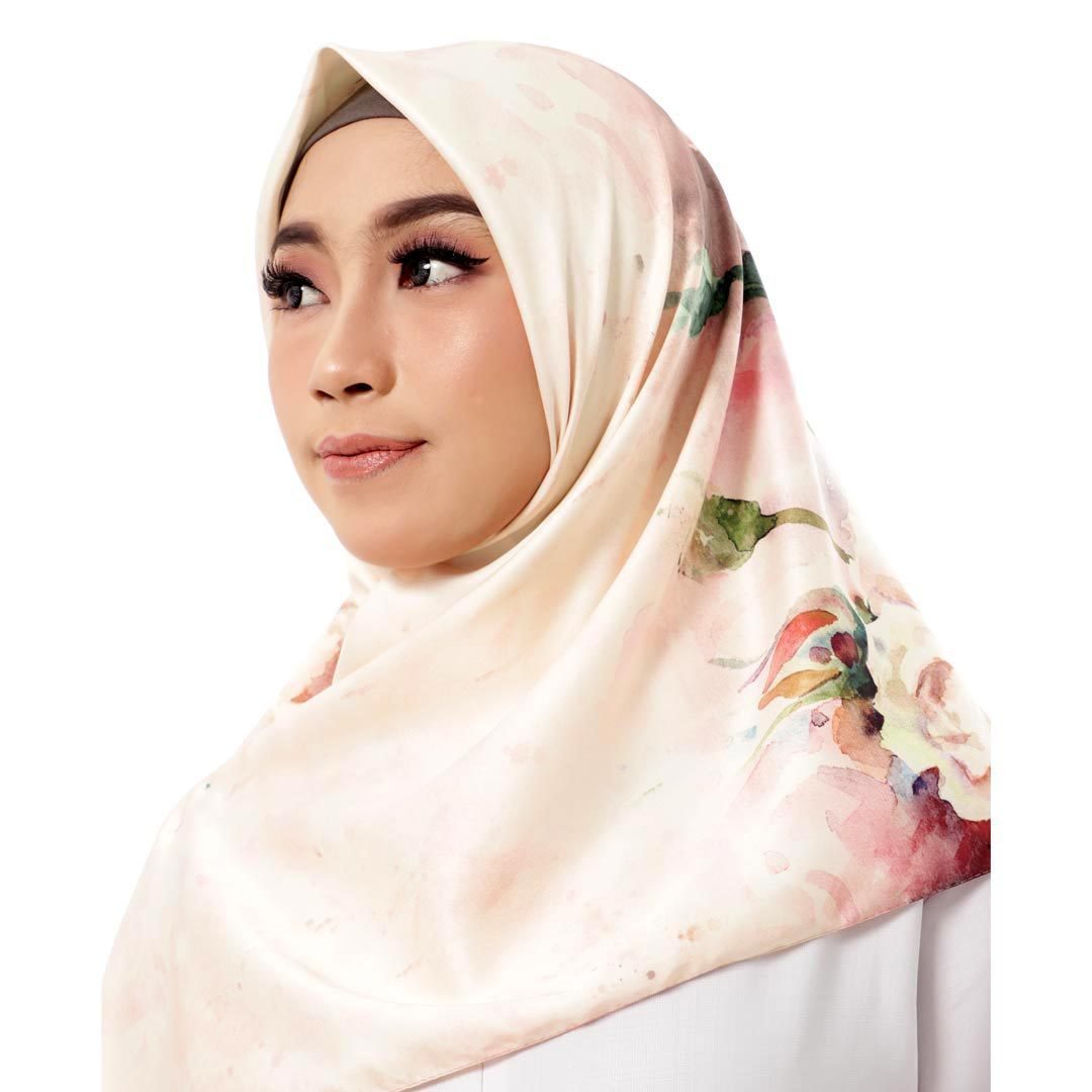 SALYA LAKENZA Random