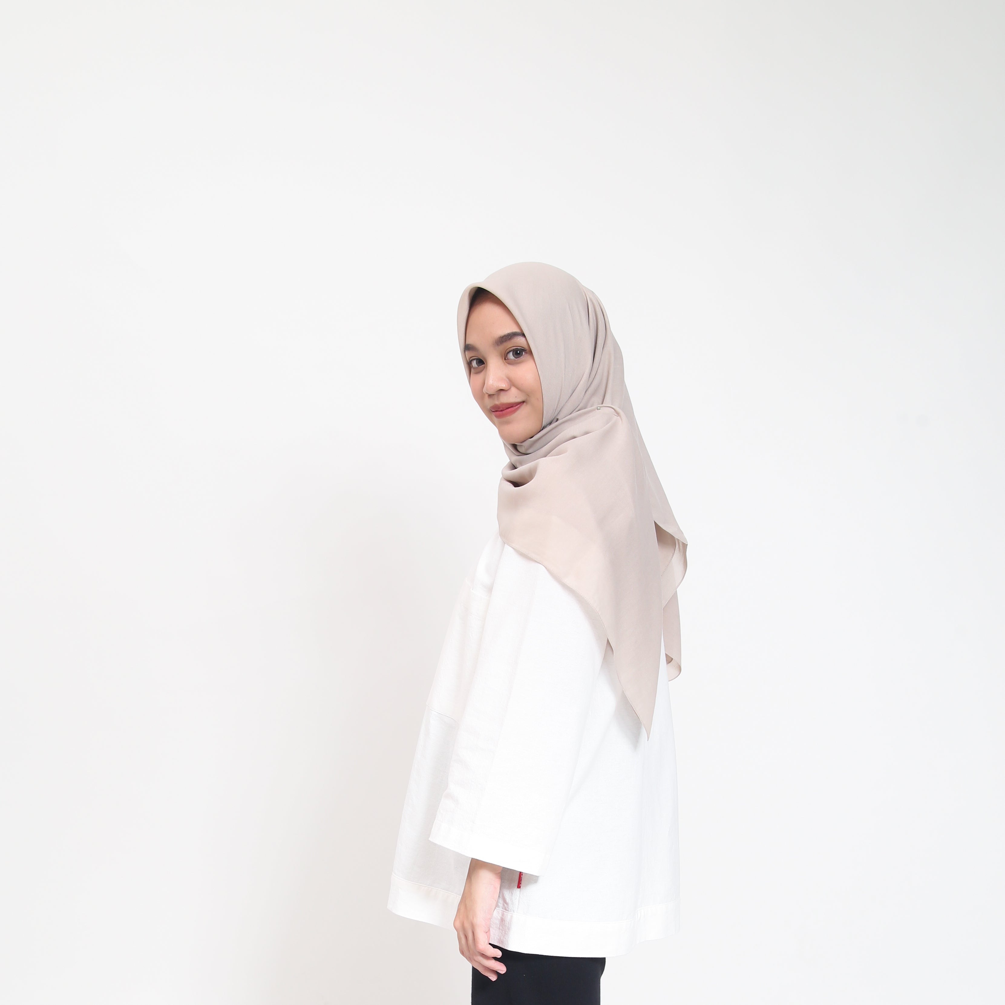 Dauky Jilbab Segi Empat Polos Voal Texture Plain Scarf - Coksu