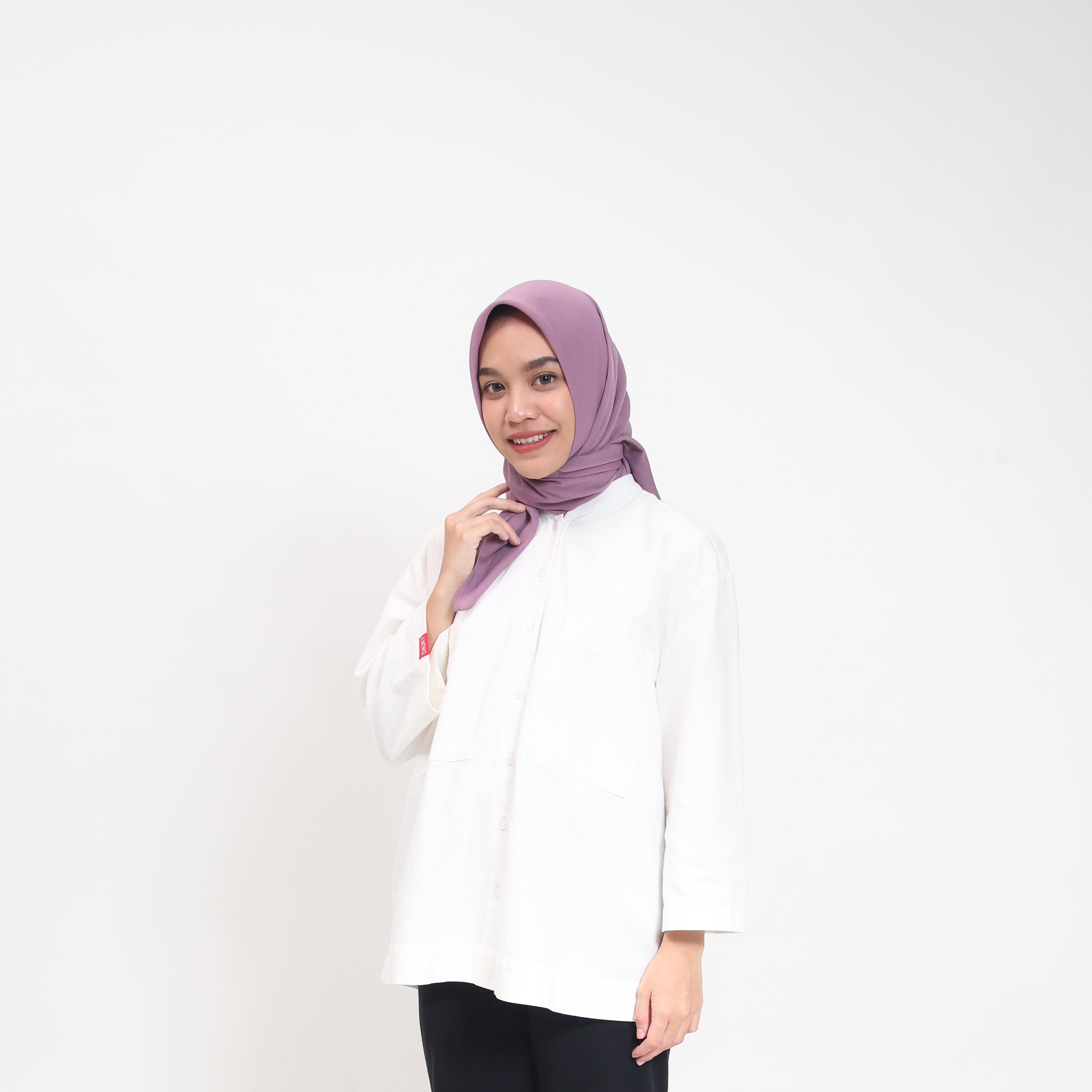 Dauky Jilbab Segi Empat Polos Voal Texture Plain Scarf - Lavender