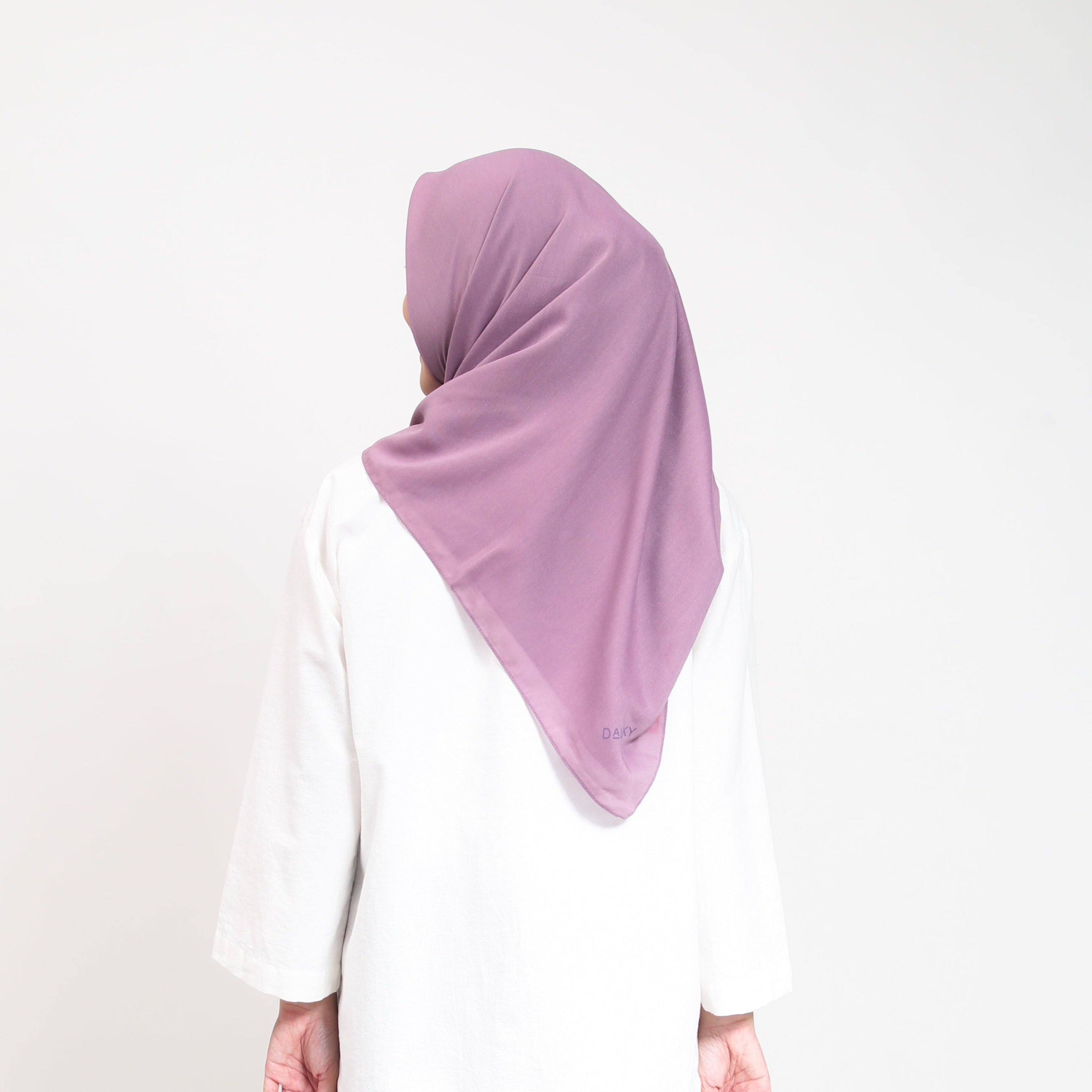 Dauky Jilbab Segi Empat Polos Voal Texture Plain Scarf - Lavender