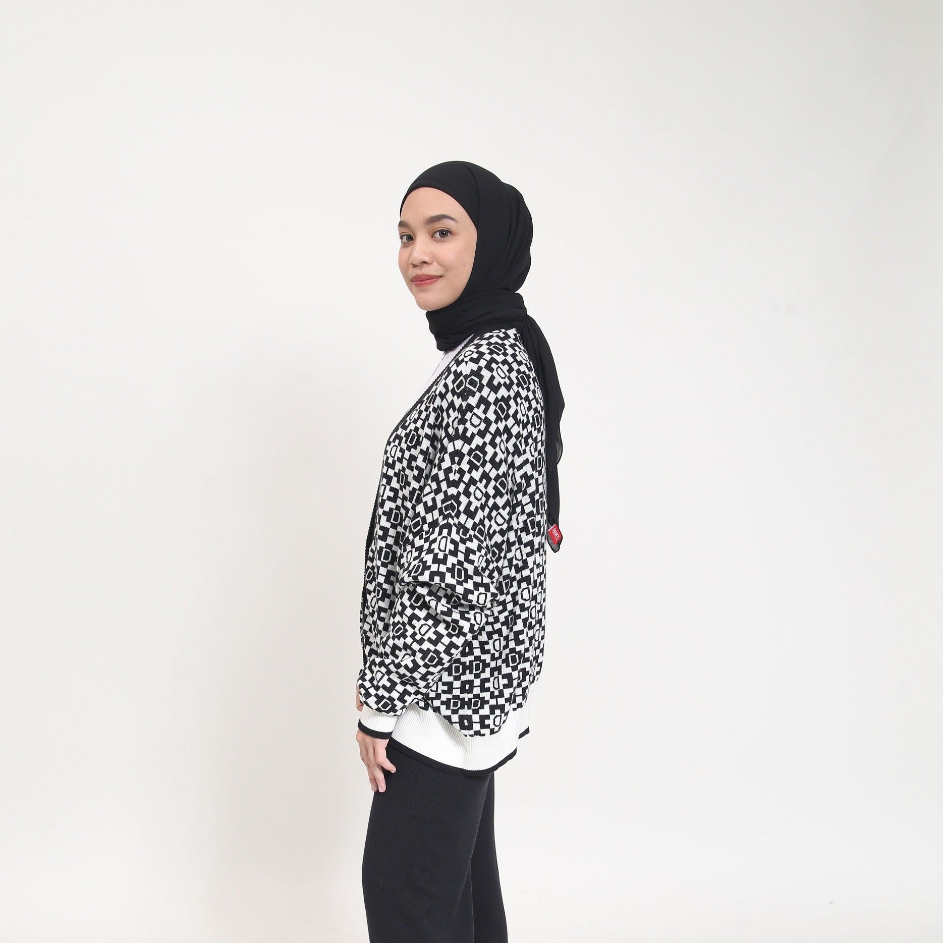 Cardigan Atasan Wanita Cardigan Knit Monogram Knit Series Tokyo Collection - Hitam