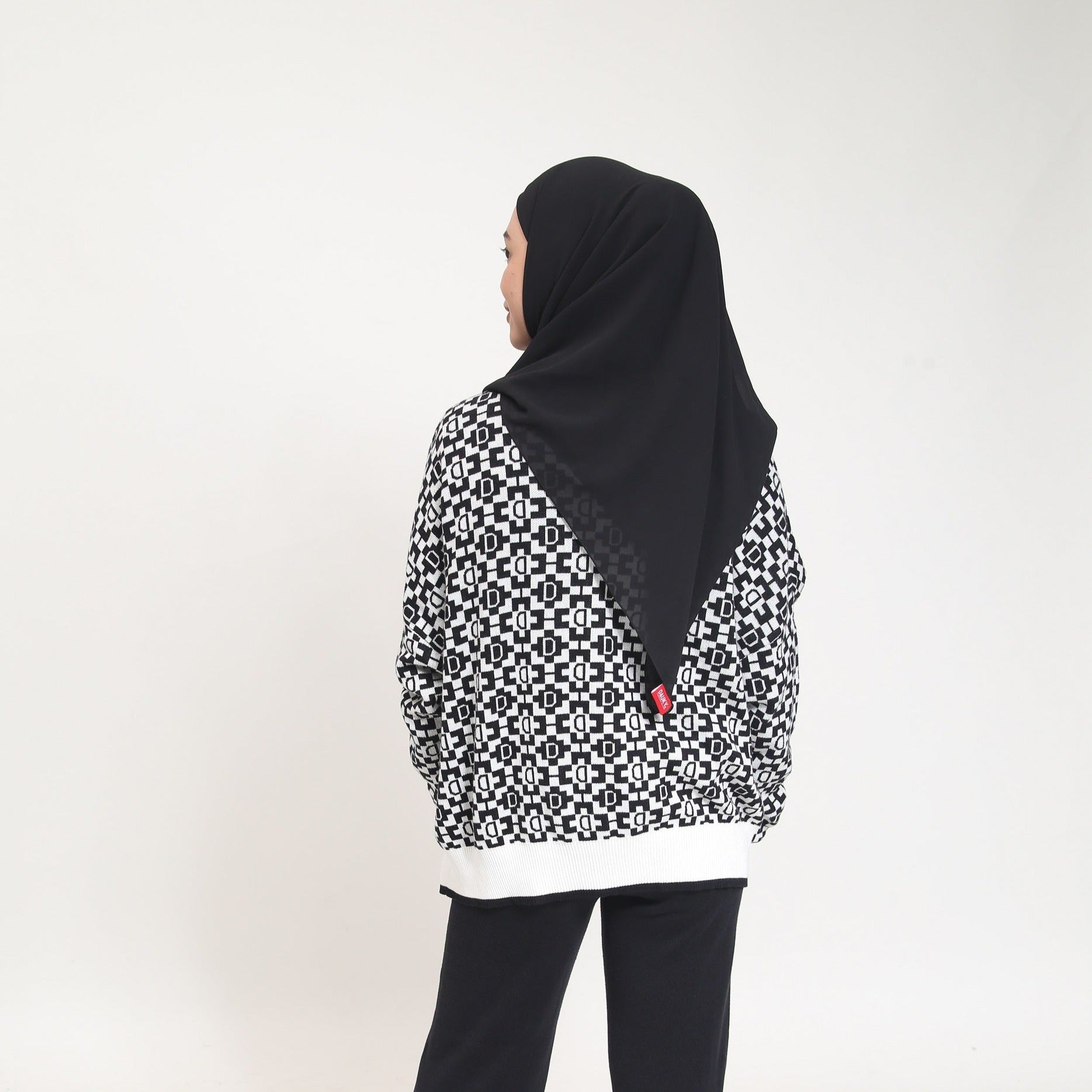 Cardigan Atasan Wanita Cardigan Knit Monogram Knit Series Tokyo Collection - Hitam