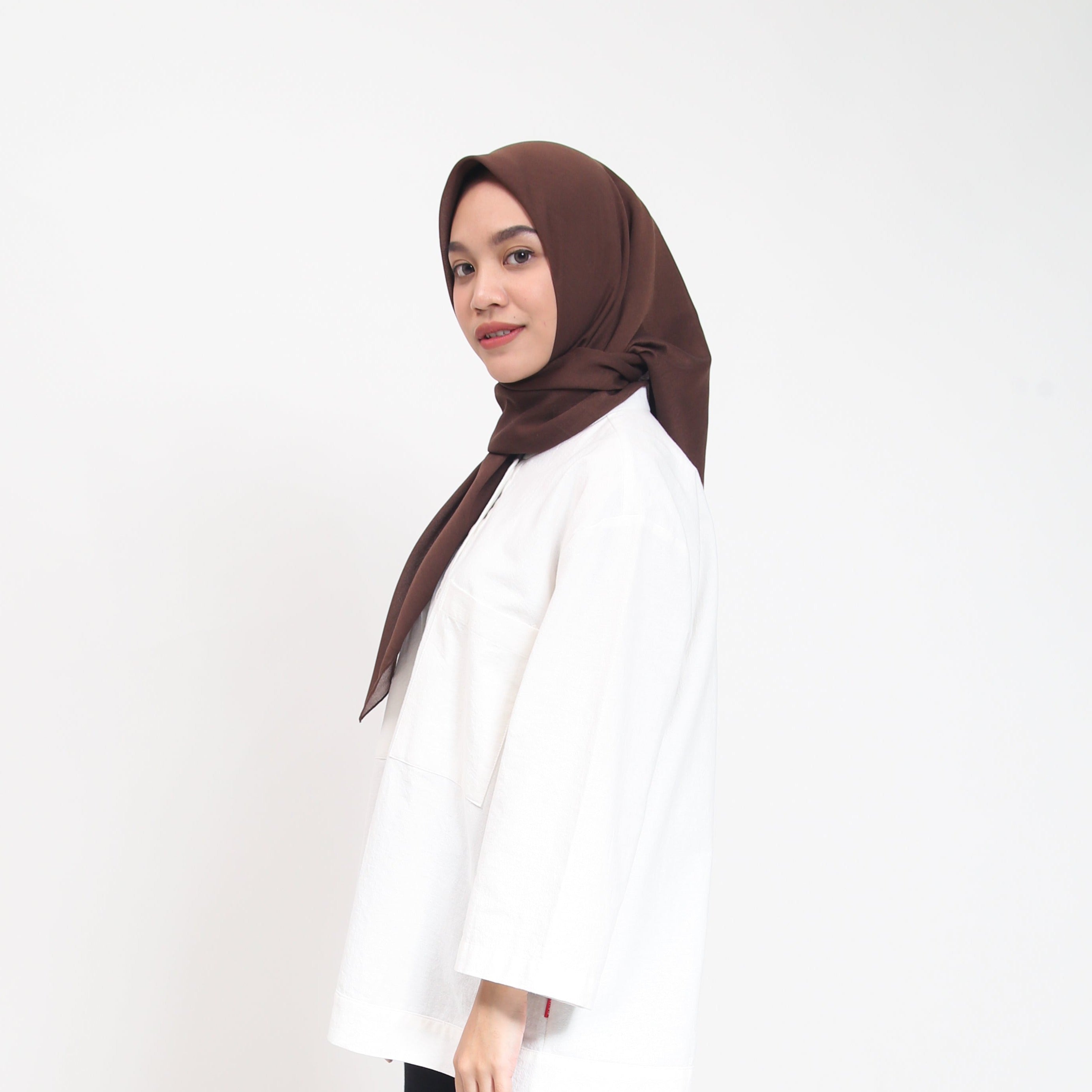 Dauky Jilbab Segi Empat Polos Voal Texture Plain Scarf - Dark brown