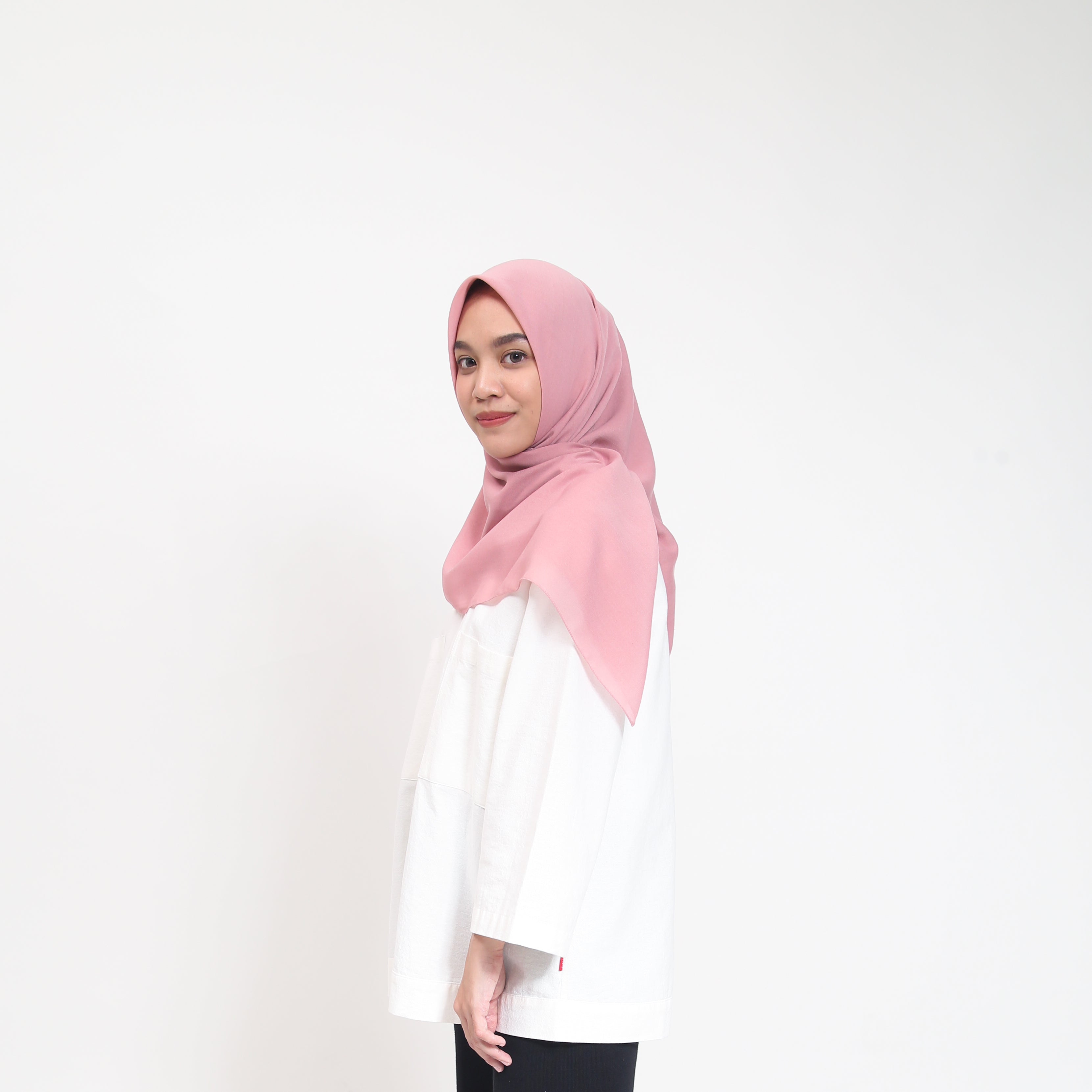 Dauky Jilbab Segi Empat Polos Voal Texture Plain Scarf - Dustypink