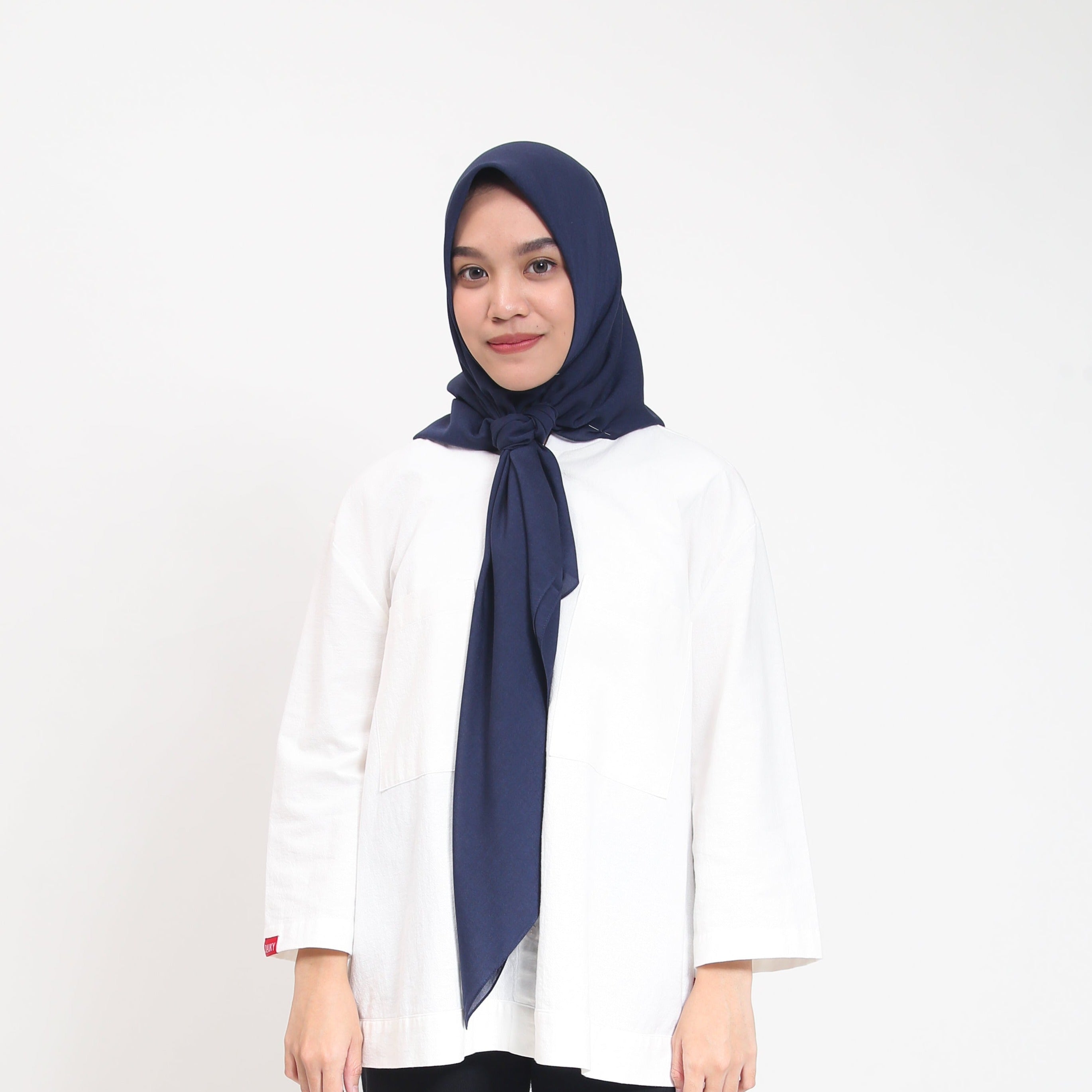 Dauky Jilbab Segi Empat Polos Voal Texture Plain Scarf - Navy