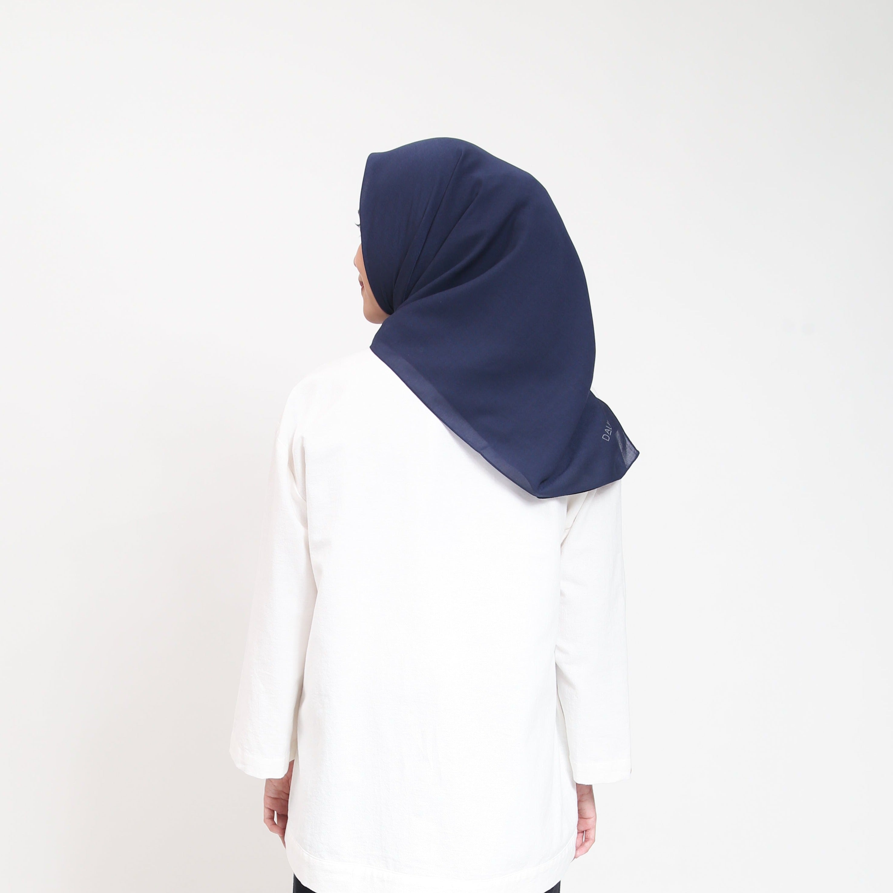 Dauky Jilbab Segi Empat Polos Voal Texture Plain Scarf - Navy