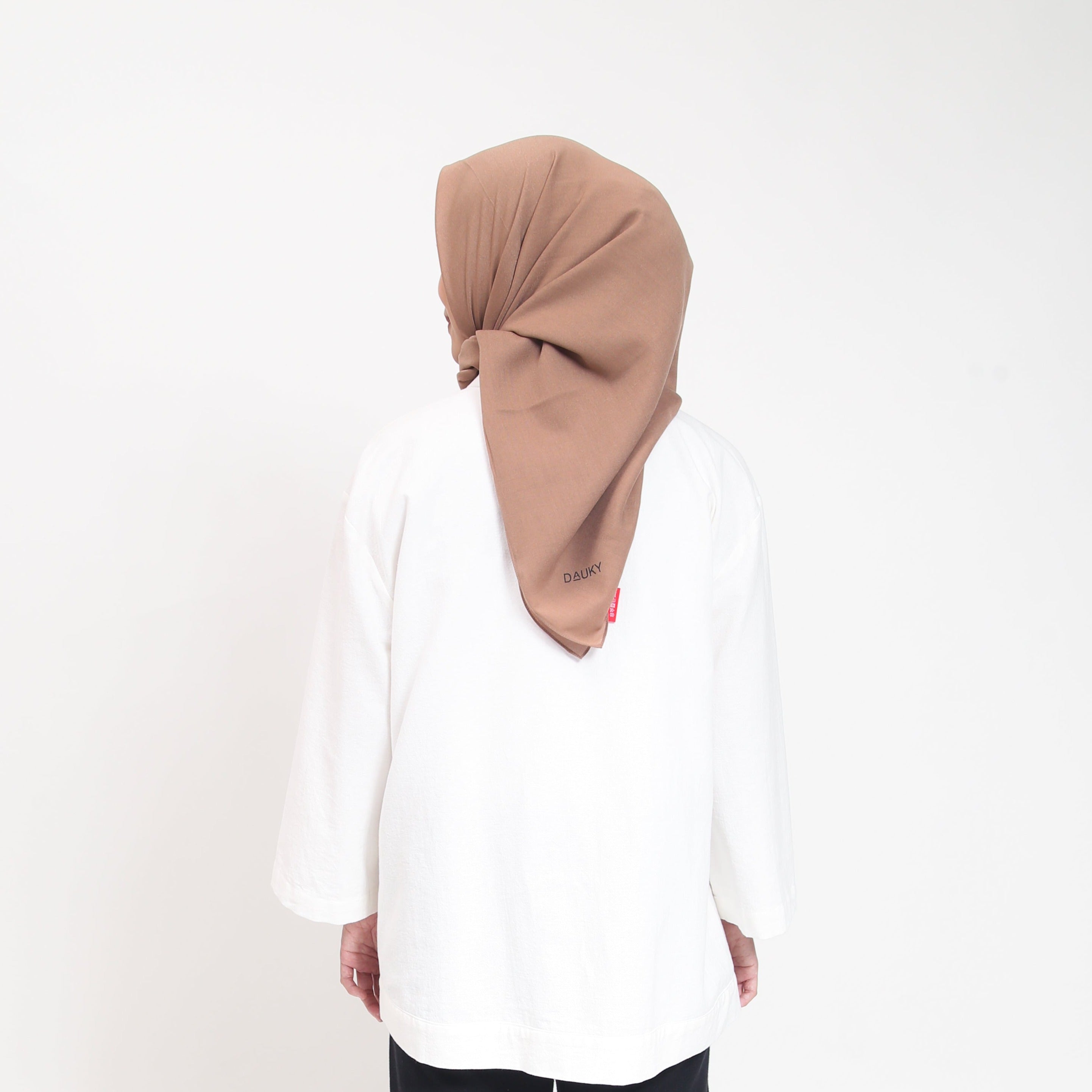 Dauky Jilbab Segi Empat Polos Voal Texture Plain Scarf - Dusty brown