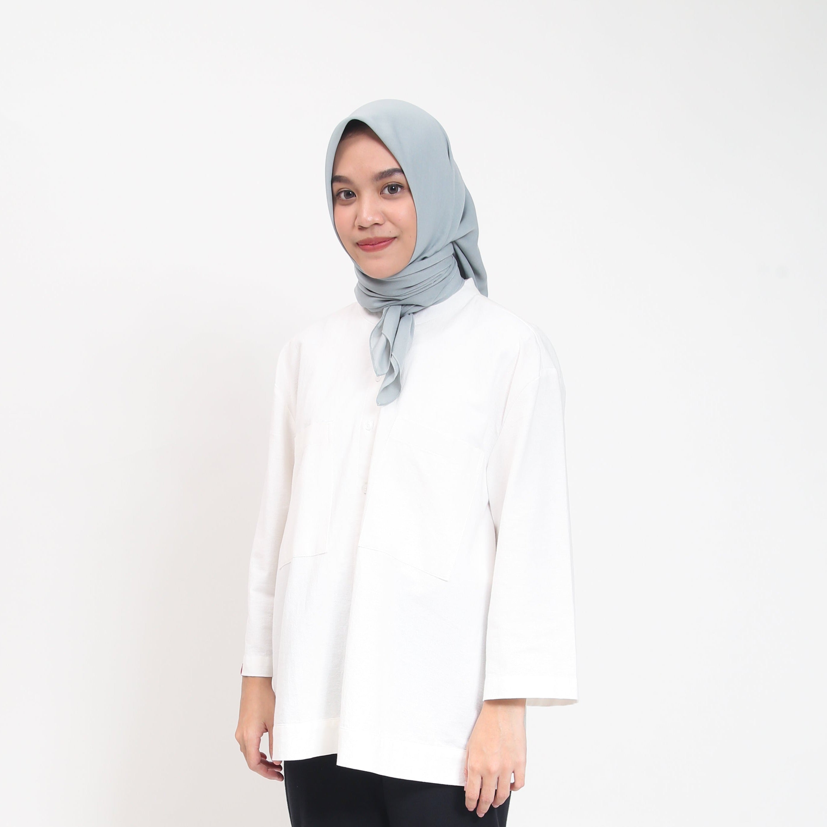 Dauky Jilbab Segi Empat Polos Voal Texture Plain Scarf -Silvergrey