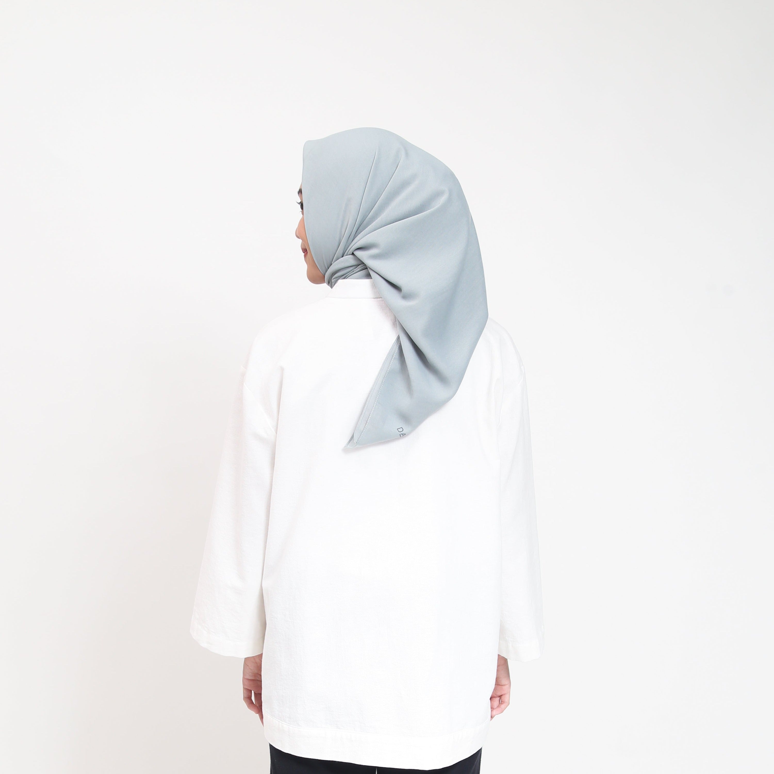 Dauky Jilbab Segi Empat Polos Voal Texture Plain Scarf -Silvergrey