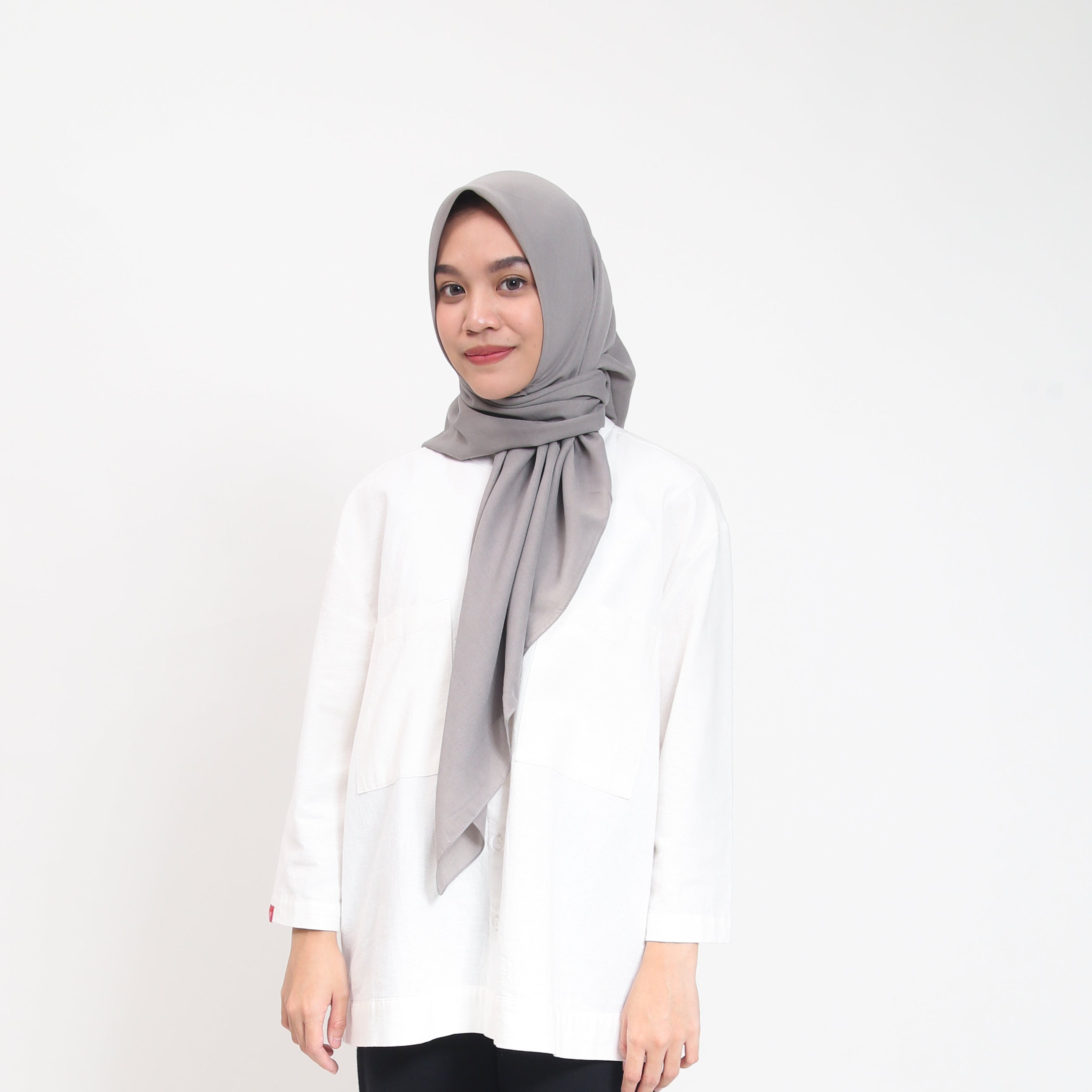 Dauky Jilbab Segi Empat Polos Voal Texture Plain Scarf - Darkgrey