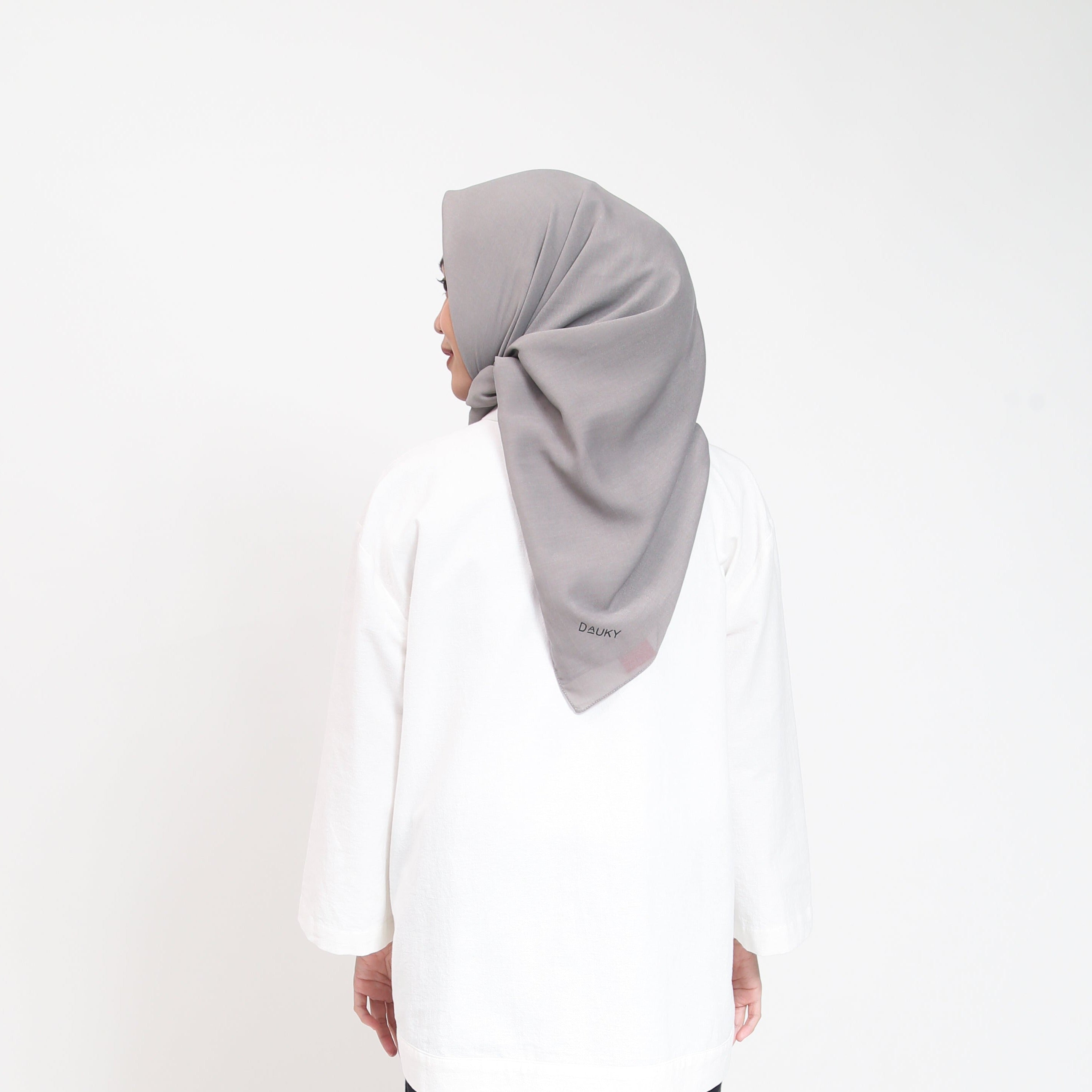 Dauky Jilbab Segi Empat Polos Voal Texture Plain Scarf - Darkgrey