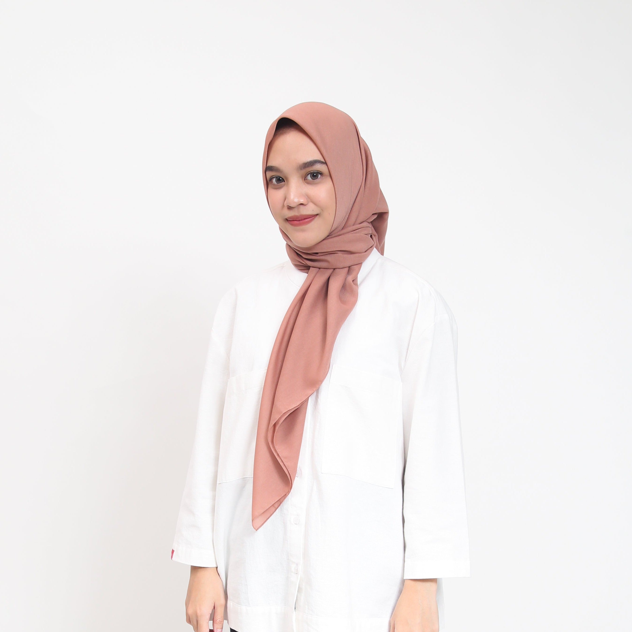 Dauky Jilbab Segi Empat Polos Voal Texture Plain Scarf - Cappucino