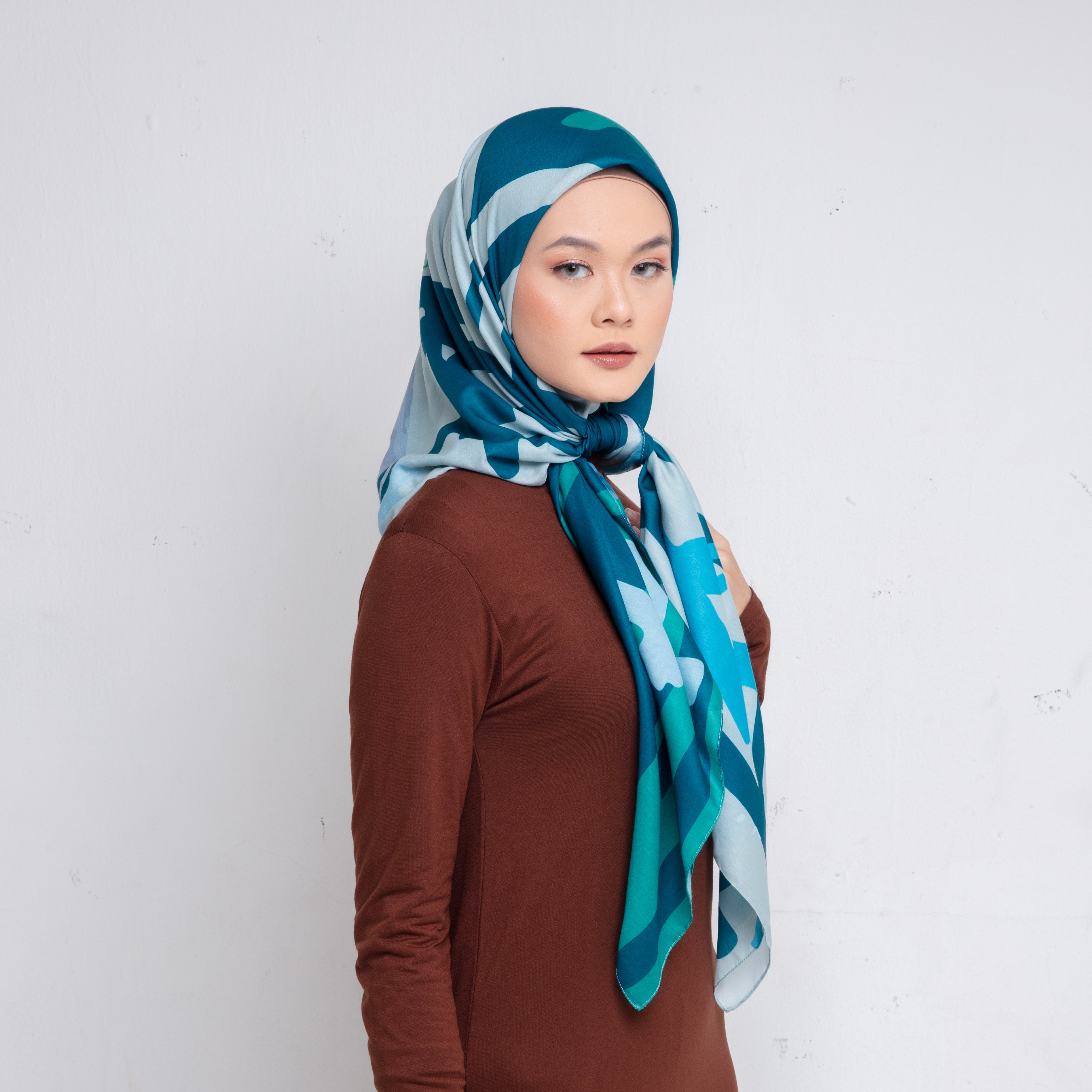 DAUKY Hijab Segiempat Buffalo Scarf