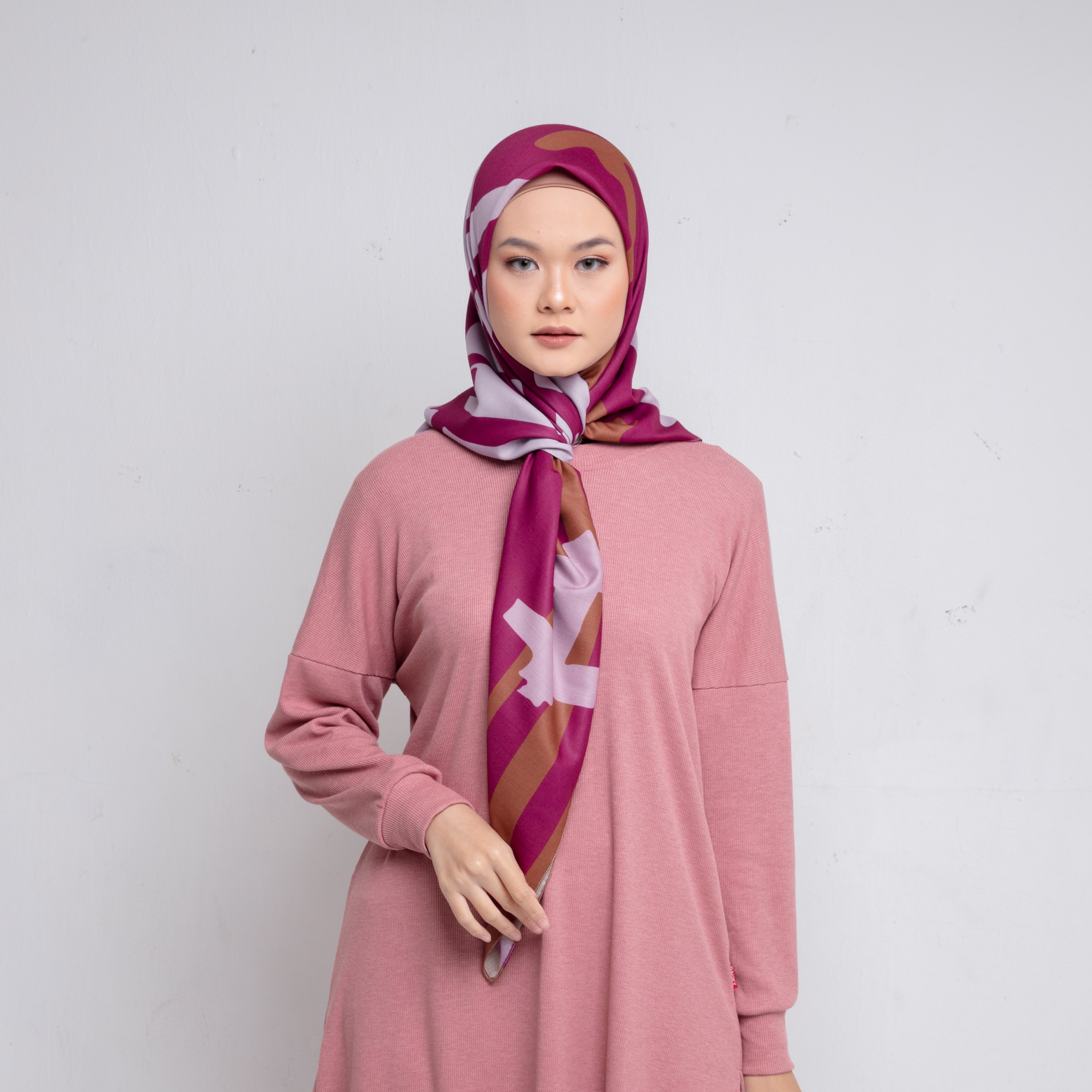 DAUKY Hijab Segiempat Buffalo Scarf